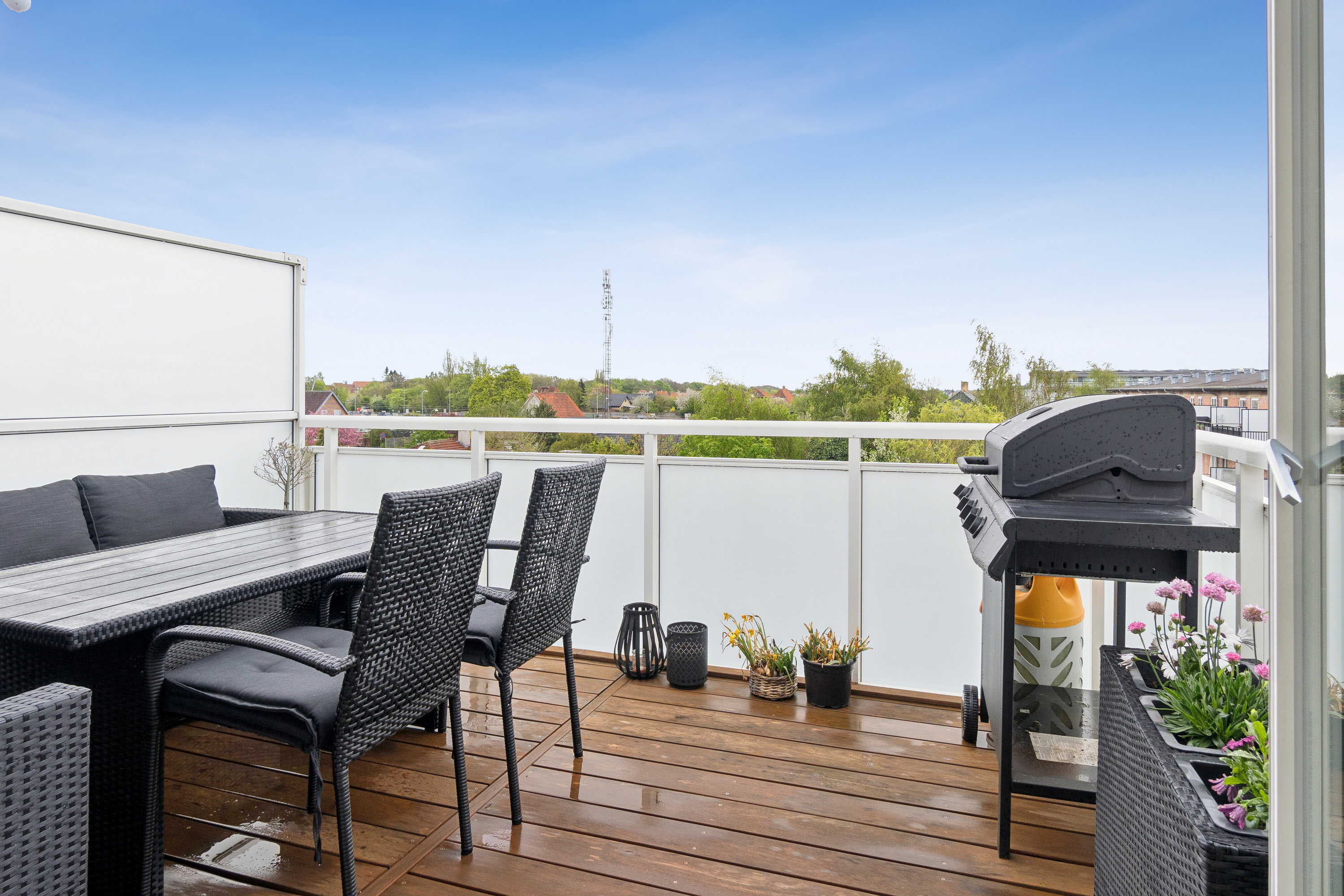 Fremhævet udendørs billede i fuldskærmstilstand. Billede af Næsborgvej 14, 2. th., 2650 Hvidovre
