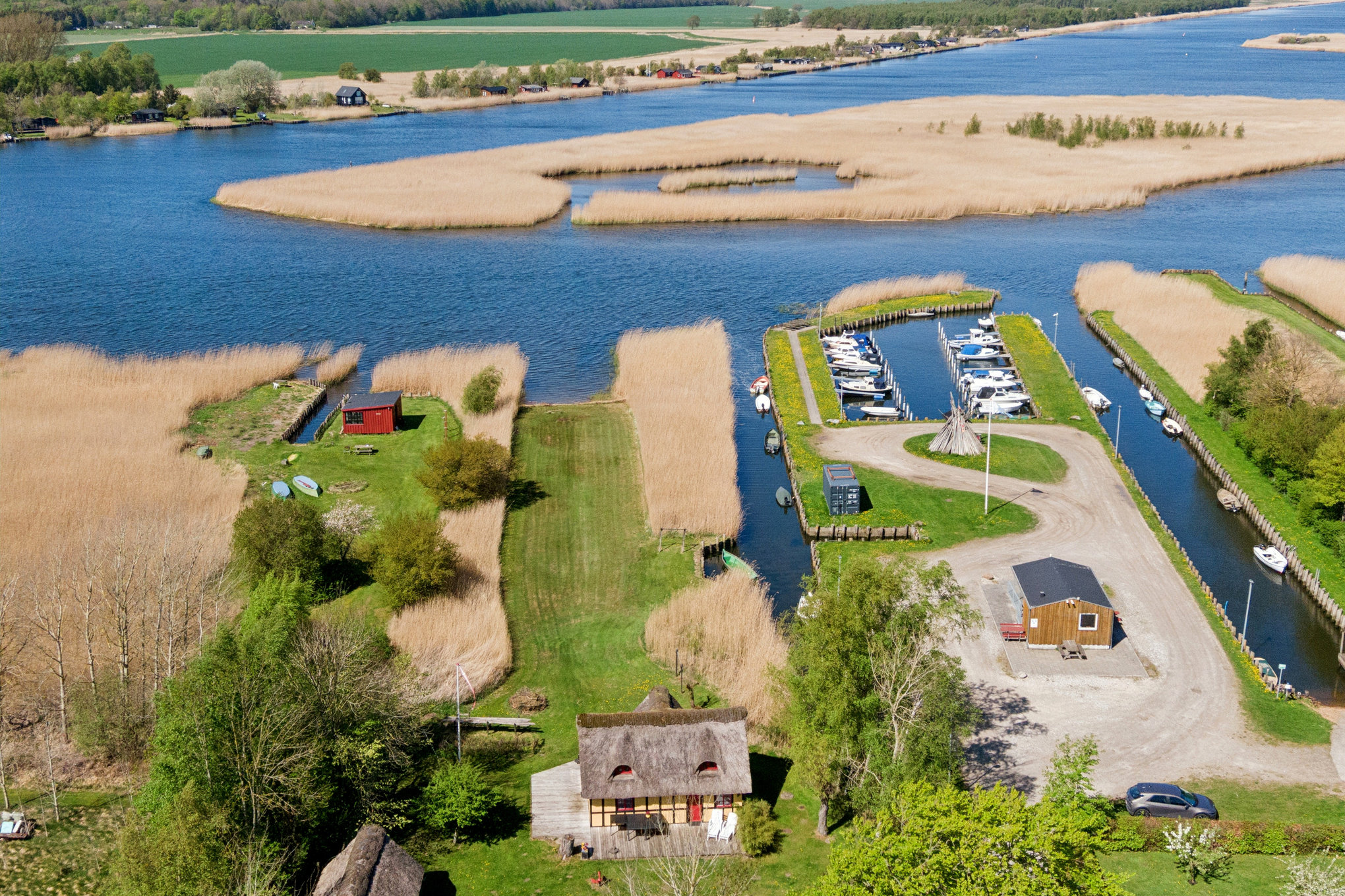 Fremhævet luftfoto billede i fuldskærmstilstand. Billede af Fjordvej 9, Uggelhuse, 8960 Randers SØ