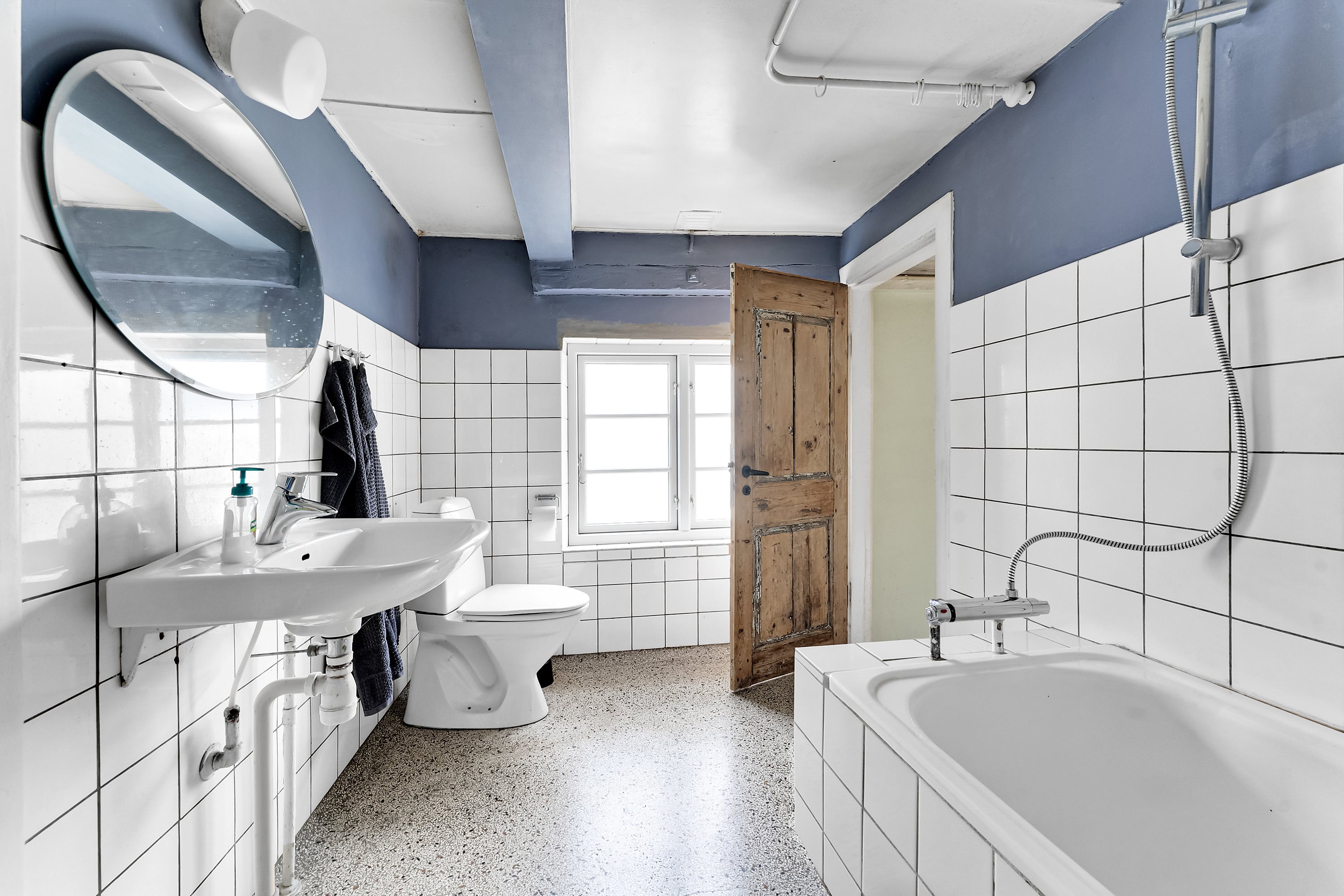 Fremhævet badeværelse billede i fuldskærmstilstand. Billede af Stationsvej 42, 8981 Spentrup