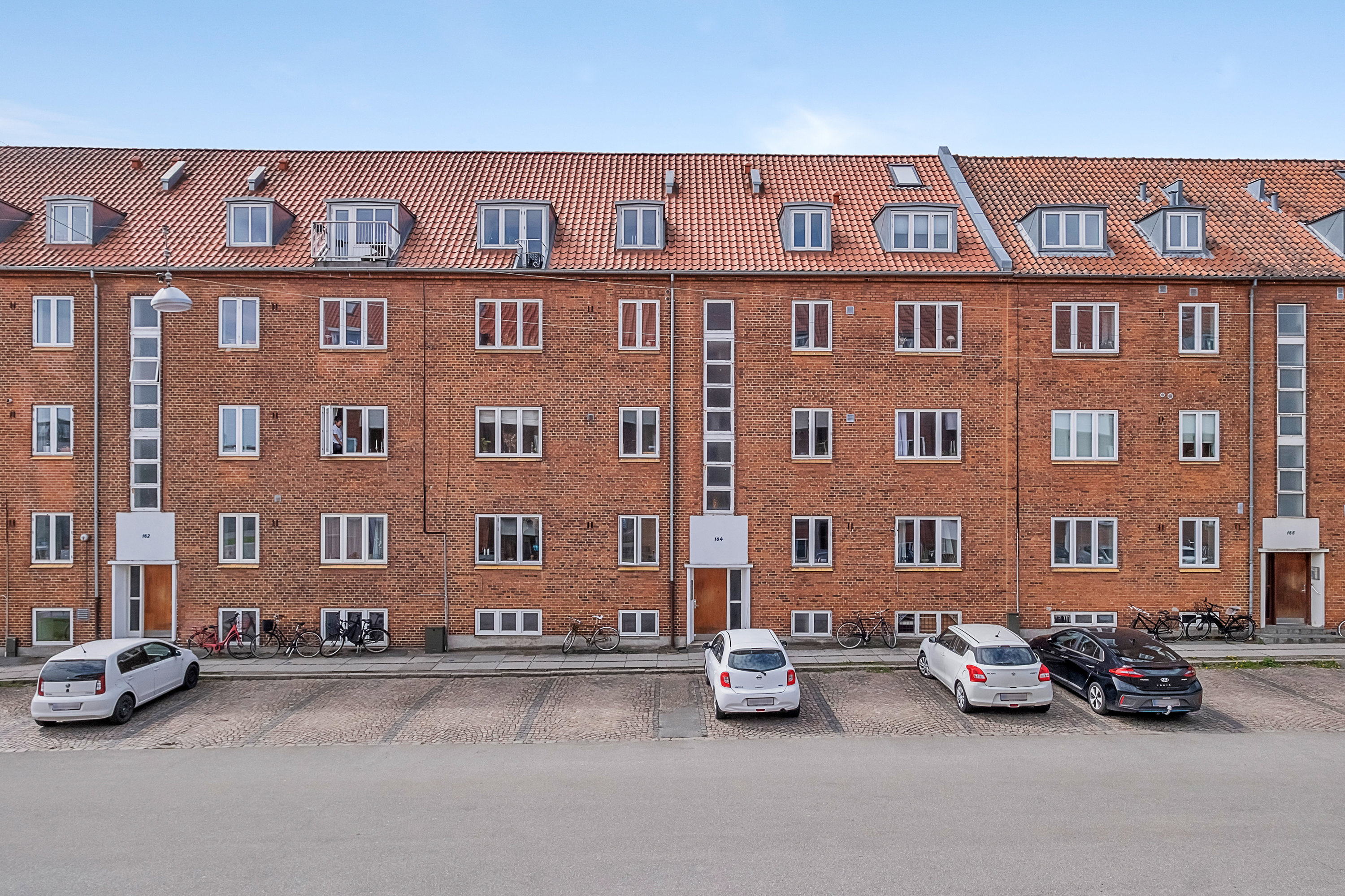 Fremhævet facade billede i fuldskærmstilstand. Billede af Silkeborgvej 164, st.. tv., 8000 Aarhus C
