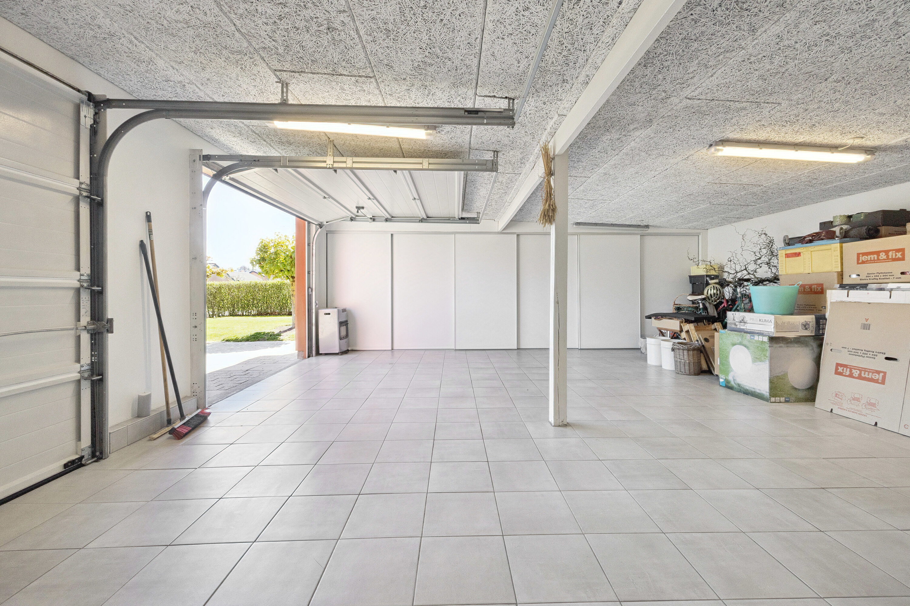 Fremhævet garage billede i fuldskærmstilstand. Billede af Brahmsvej 58, 9200 Aalborg SV