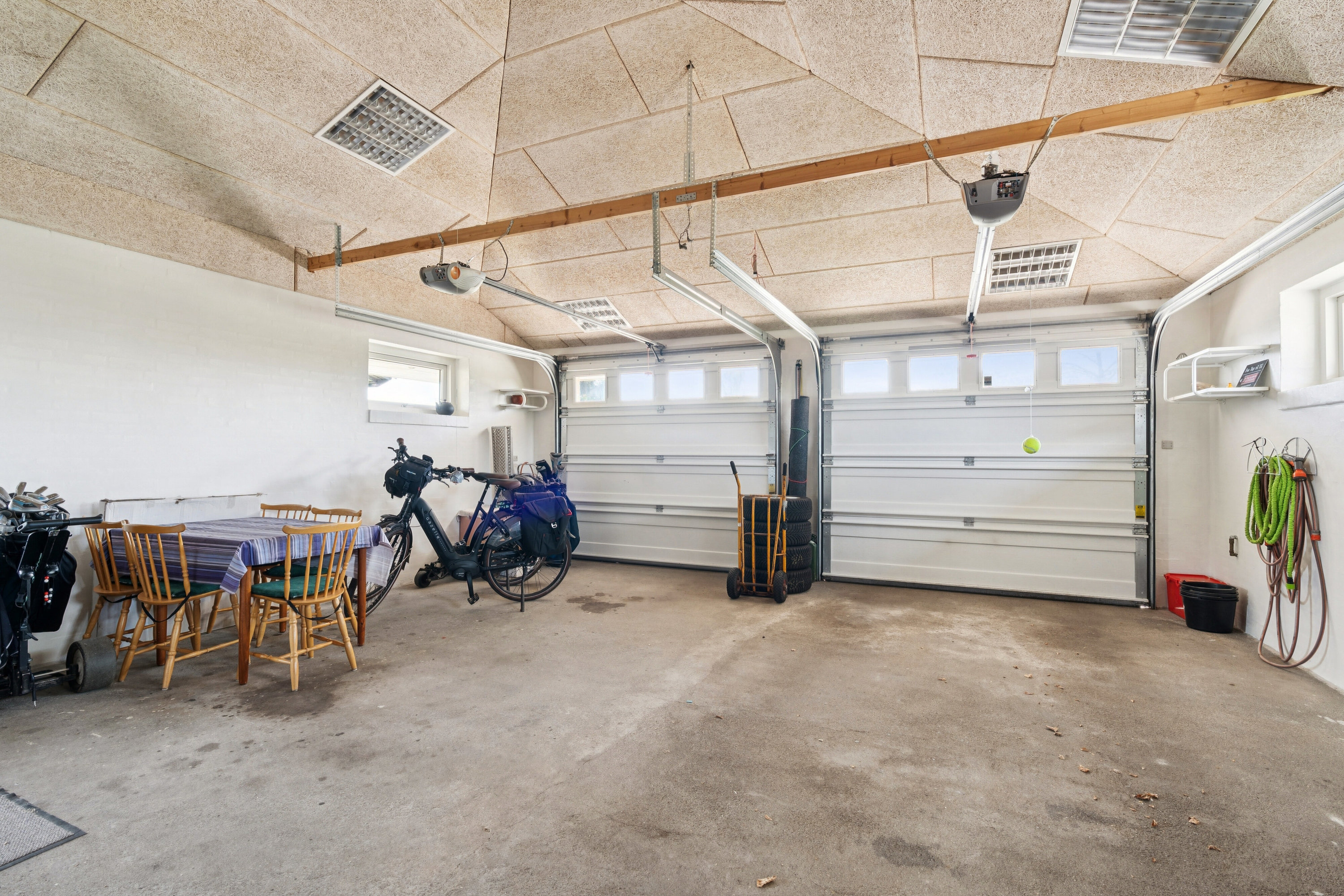 Fremhævet garage billede i fuldskærmstilstand. Billede af Engsøparken 1, 7200 Grindsted