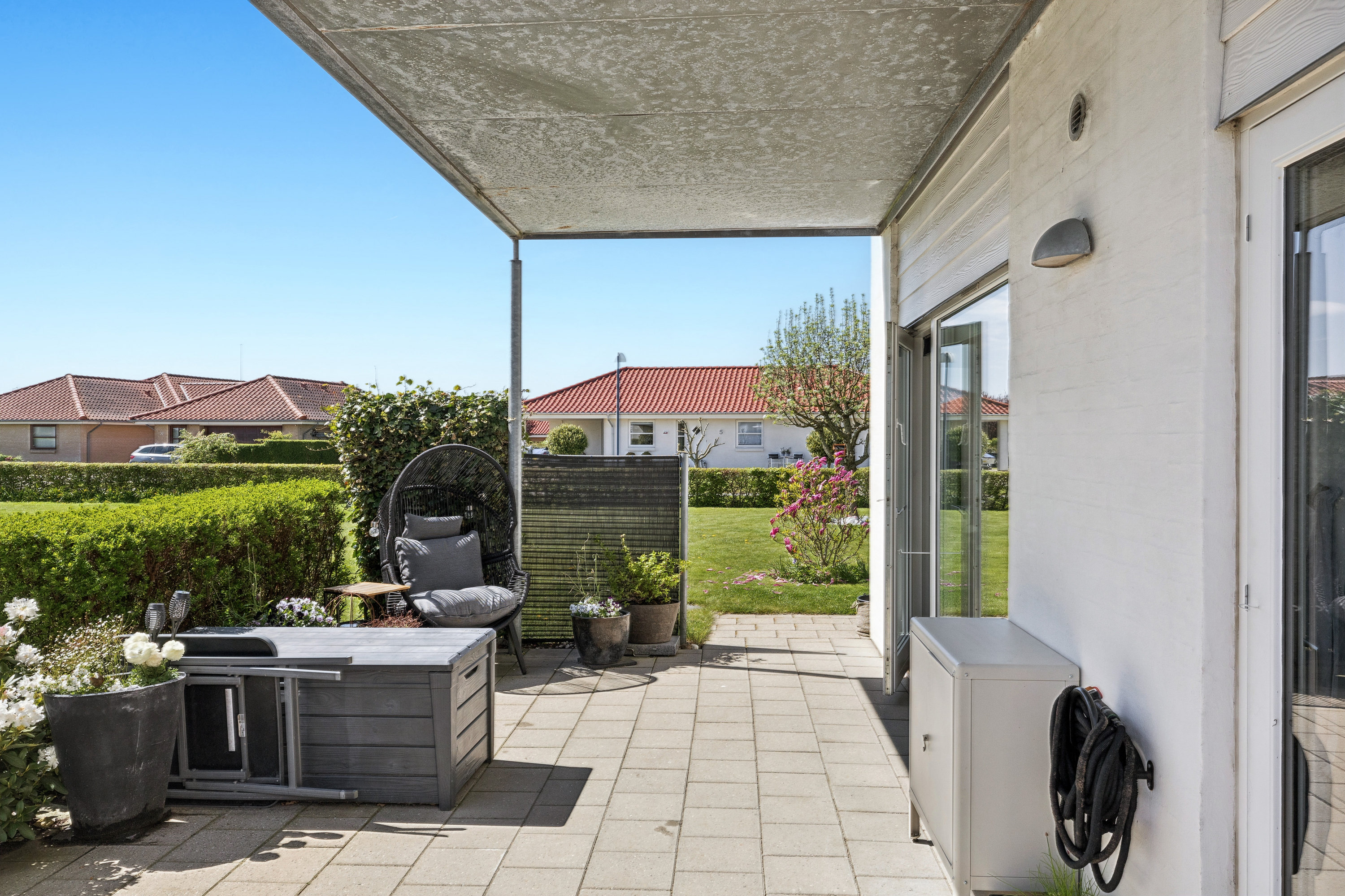 Fremhævet terrasse billede i fuldskærmstilstand. Billede af Græsholmvænget 8, st.., 5610 Assens
