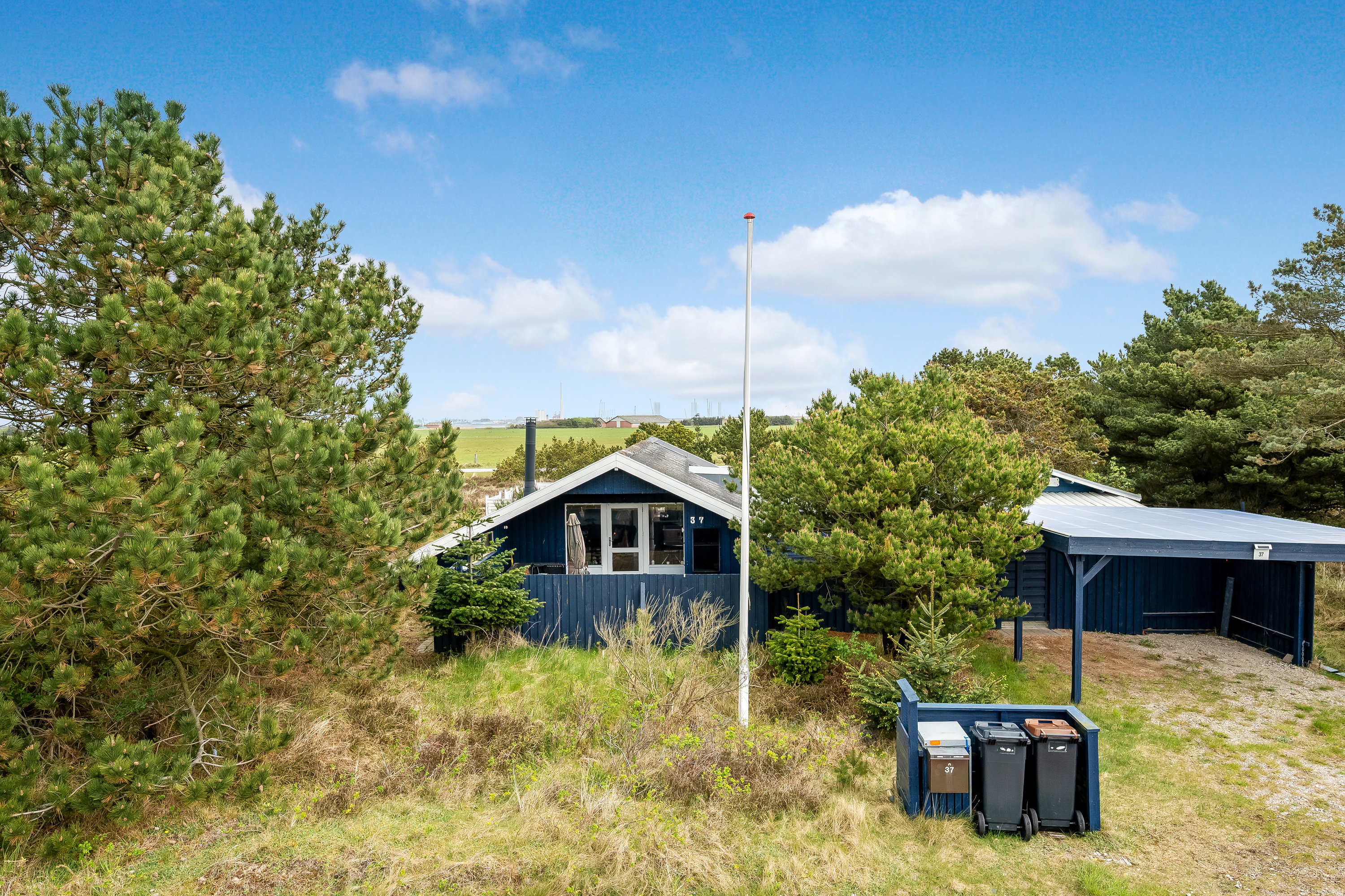 Fremhævet facade billede i fuldskærmstilstand. Billede af Hedemarken 37, Rindby, 6720 Fanø