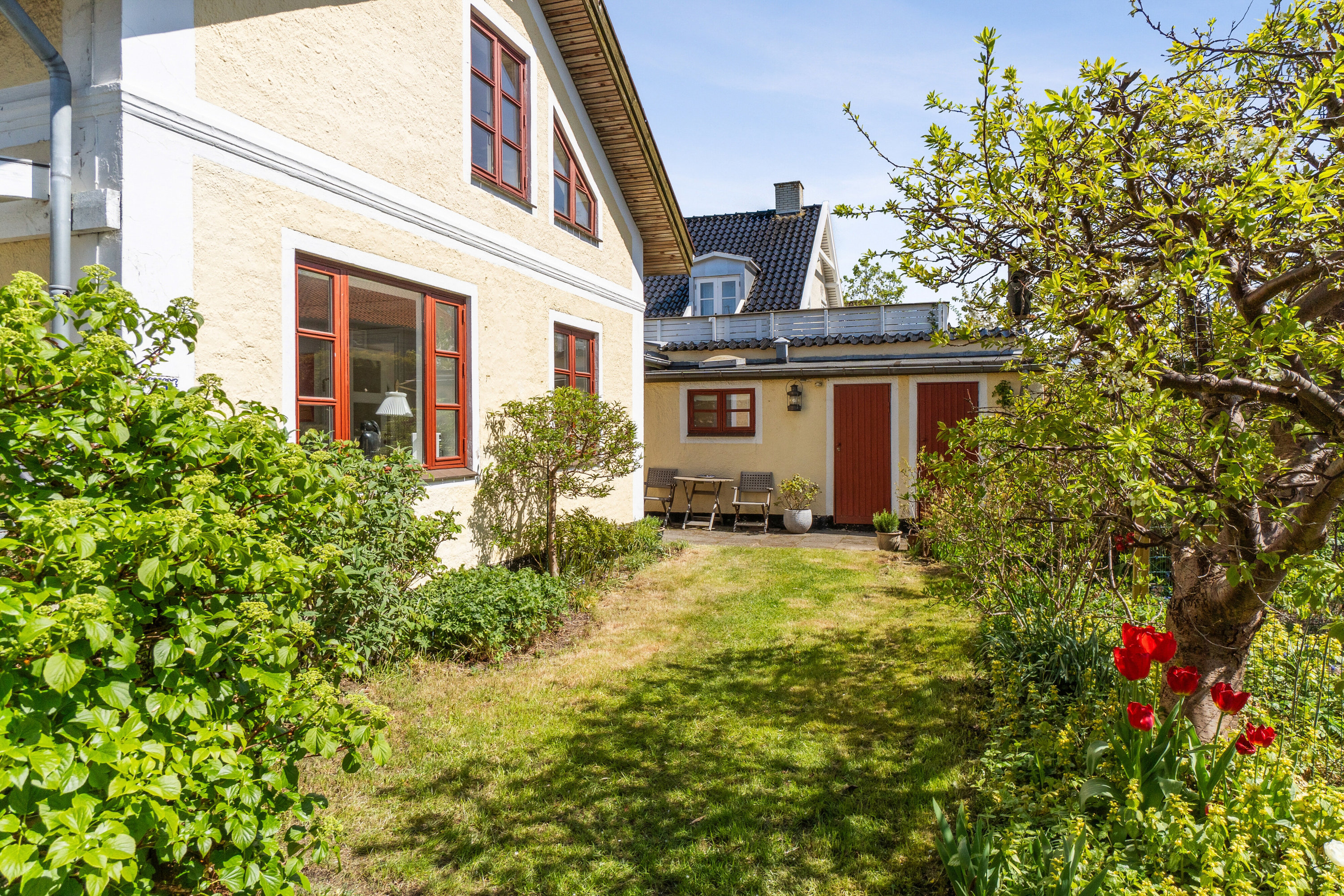 Fremhævet set fra haven billede i fuldskærmstilstand. Billede af Søvænget 13, 3100 Hornbæk
