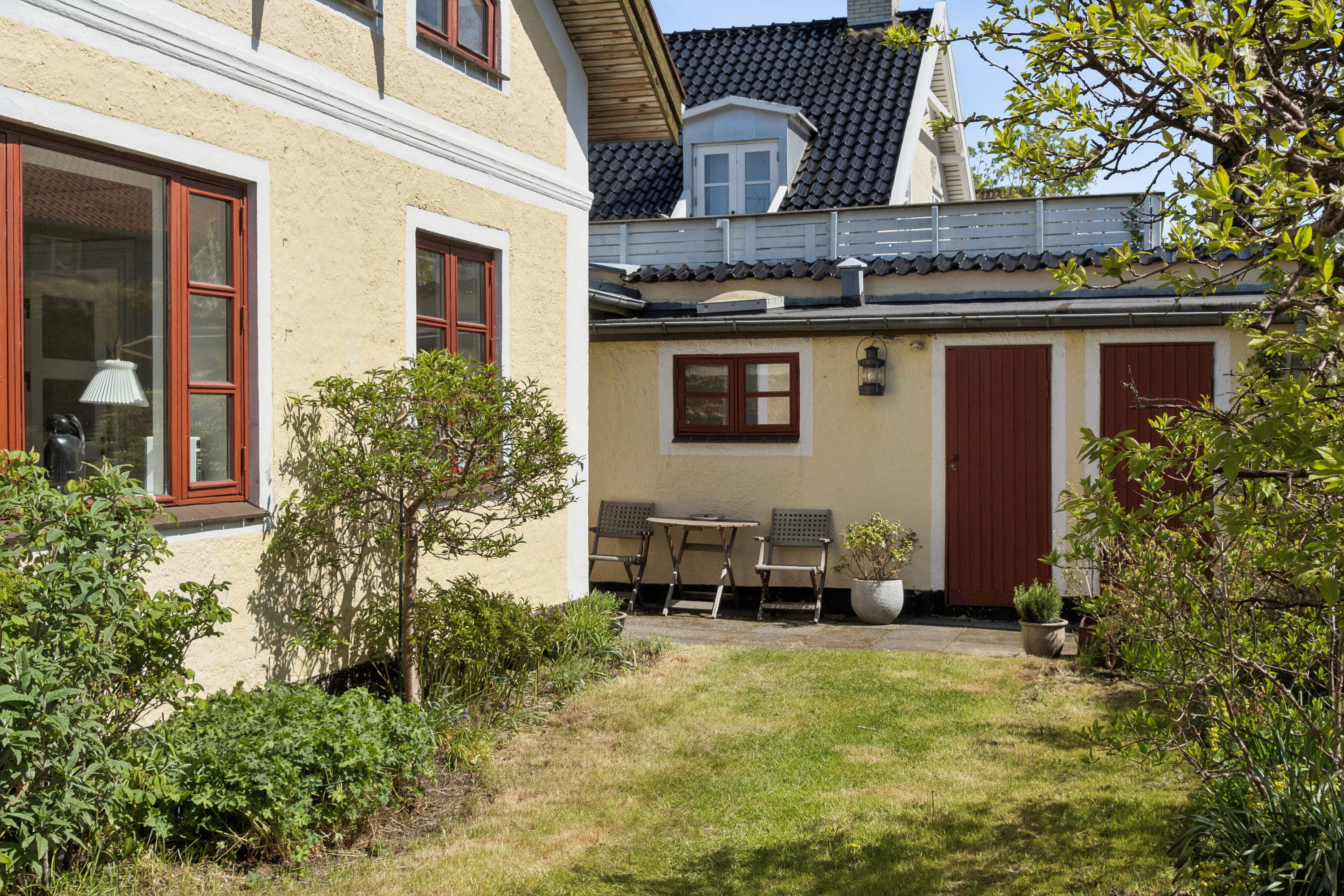Fremhævet set fra haven billede i fuldskærmstilstand. Billede af Søvænget 13, 3100 Hornbæk