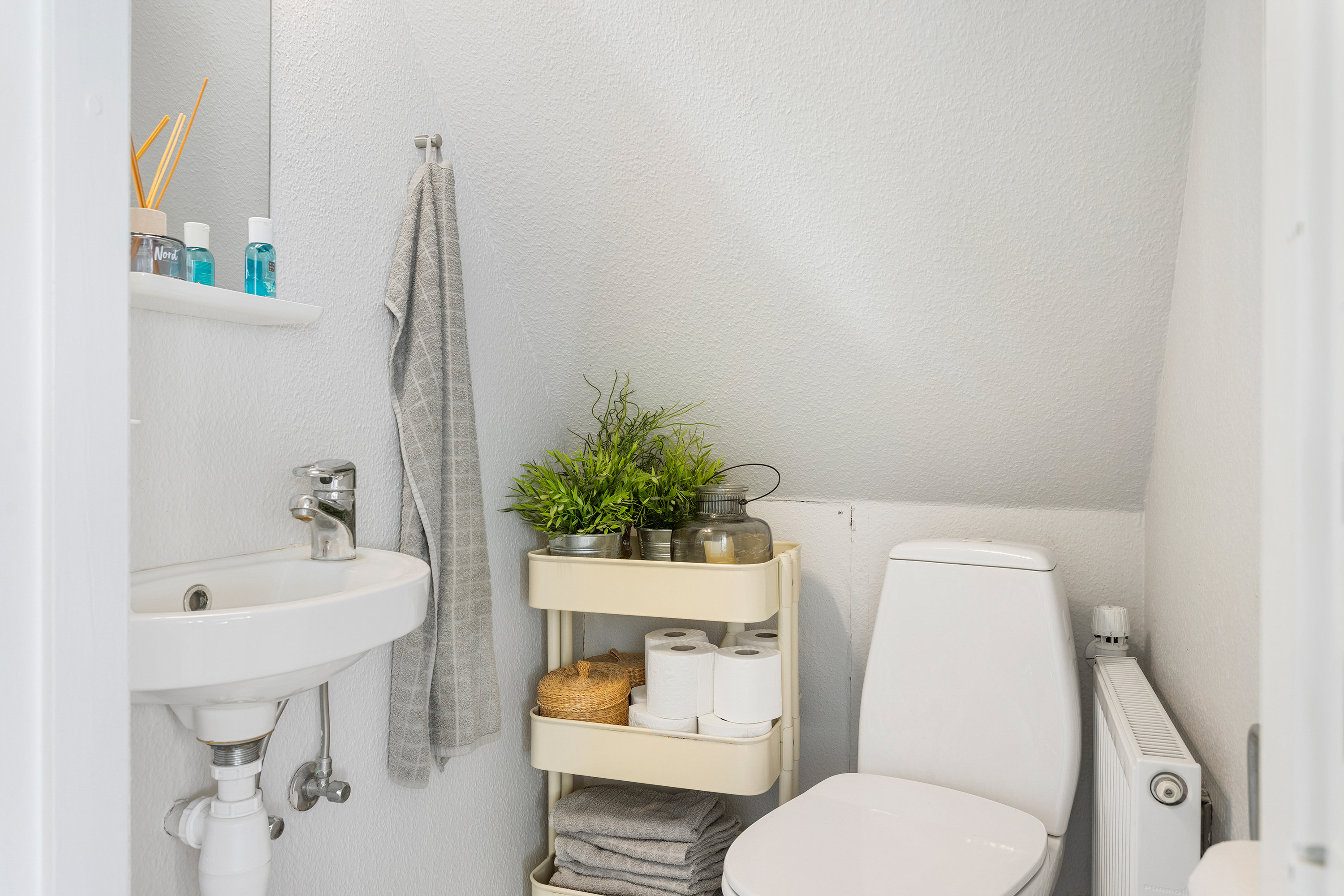 Fremhævet toilet billede i fuldskærmstilstand. Billede af Gl. Siversletvej 5, 9352 Dybvad