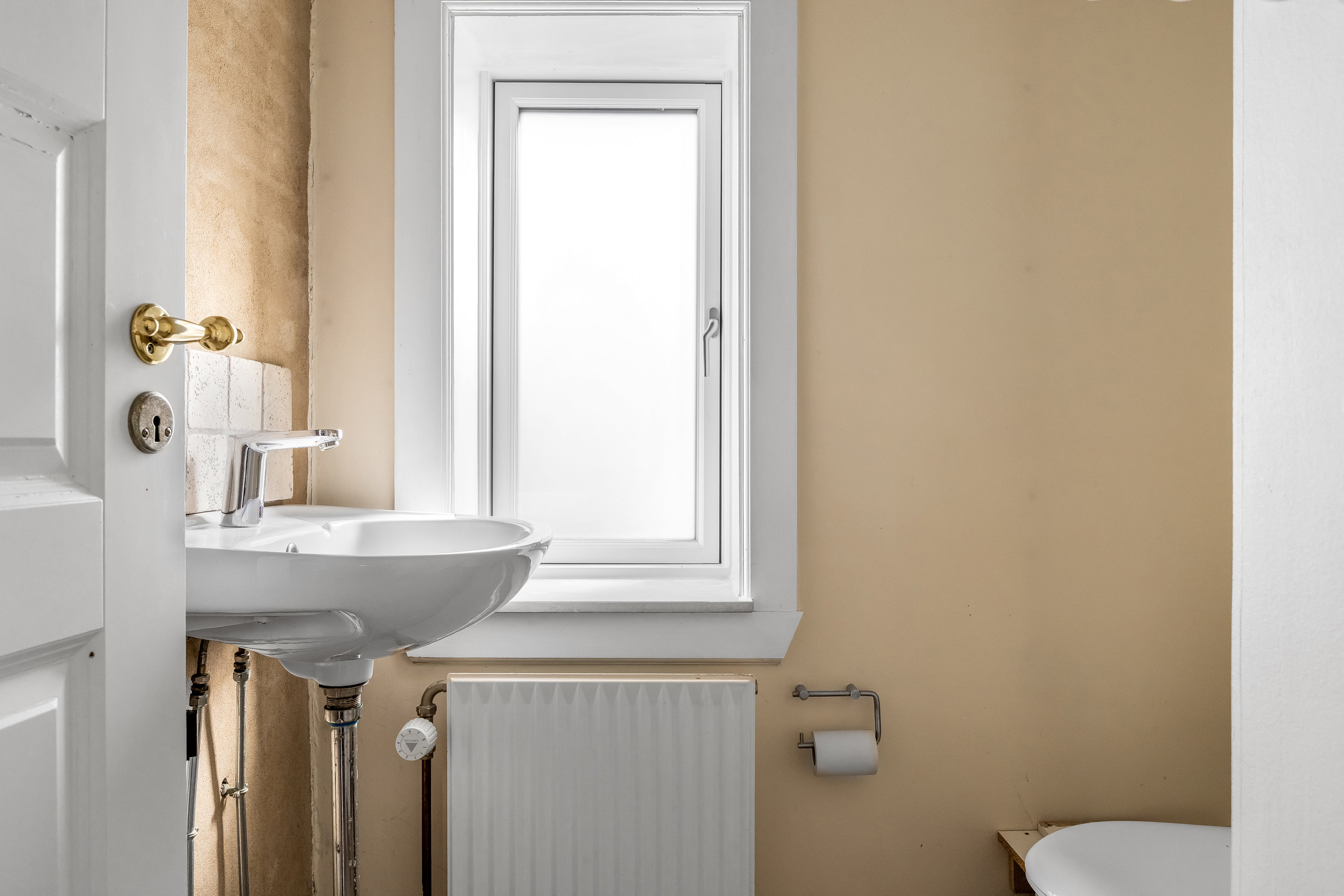 Fremhævet toilet billede i fuldskærmstilstand. Billede af Gilleleje Strandvej 21, 3250 Gilleleje