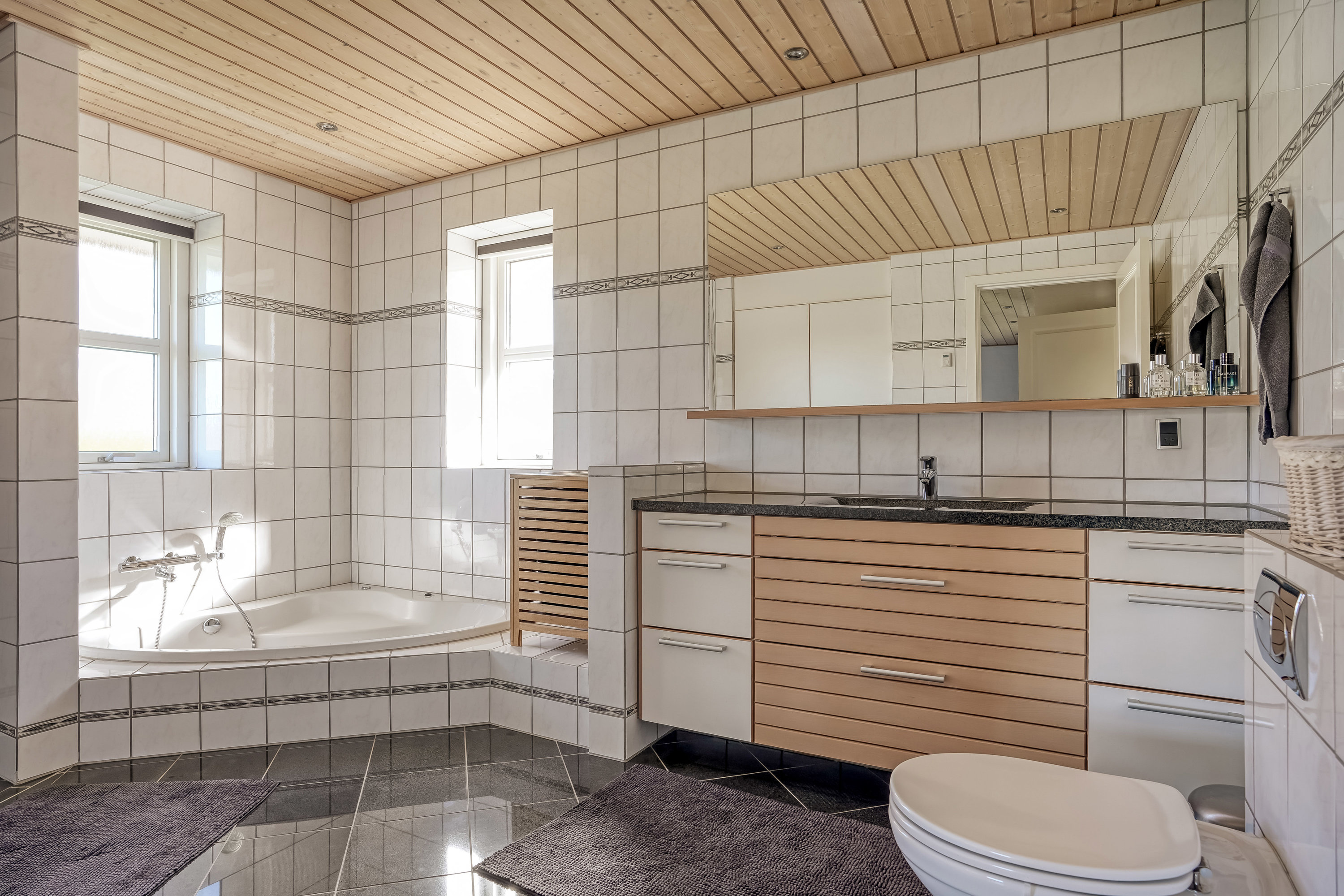 Fremhævet toilet billede i fuldskærmstilstand. Billede af Bakkegårds Allé 71, 5550 Langeskov