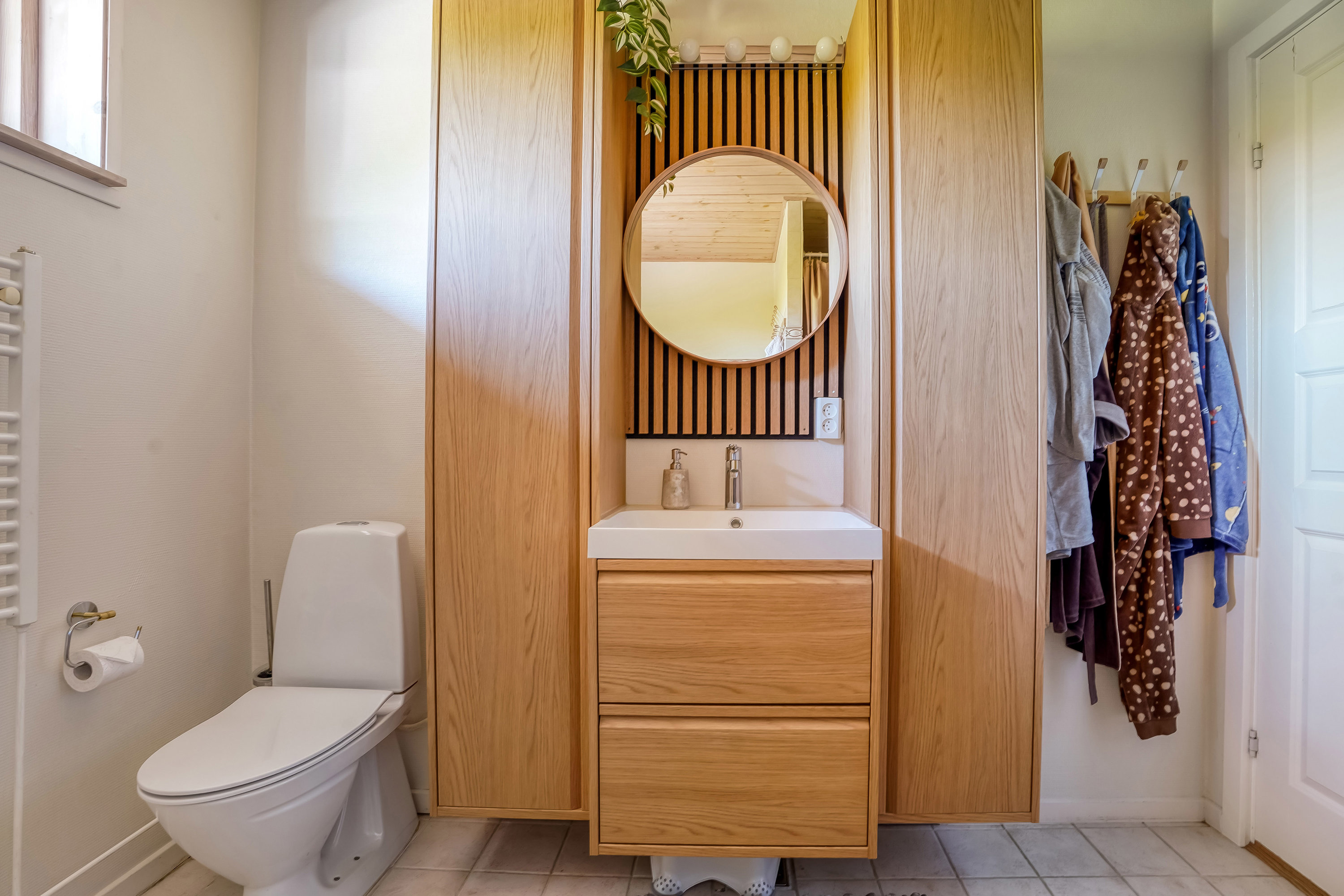 Fremhævet toilet billede i fuldskærmstilstand. Billede af Kastanievej 8, Verninge, 5690 Tommerup