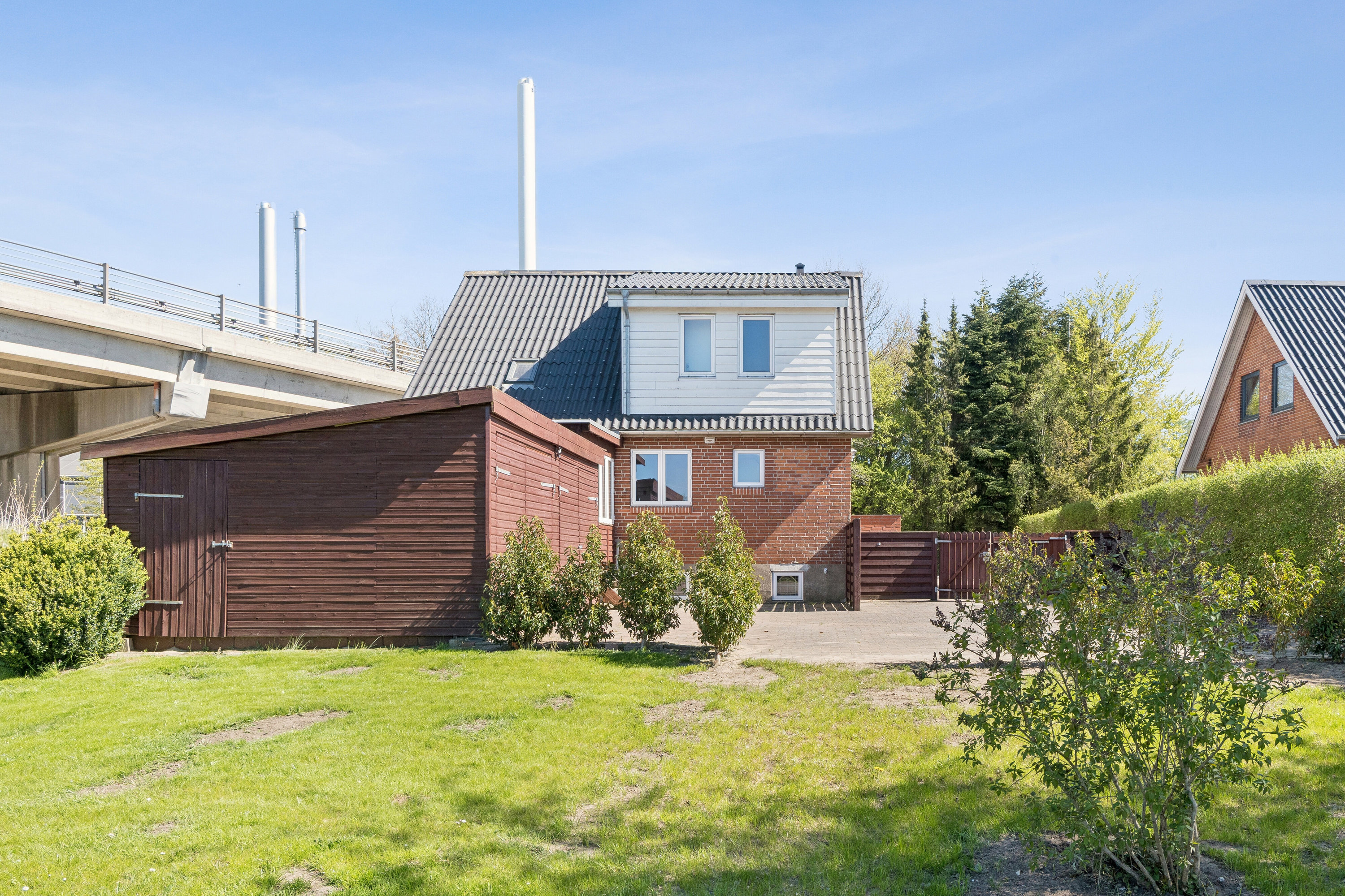 Fremhævet set fra haven billede i fuldskærmstilstand. Billede af Løsningvej 27, 8722 Hedensted