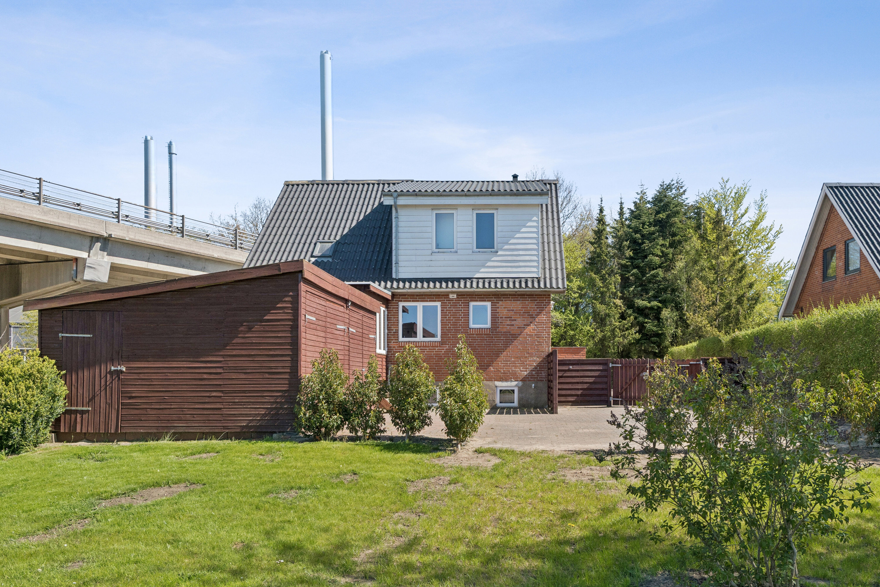 Fremhævet set fra haven billede i fuldskærmstilstand. Billede af Løsningvej 27, 8722 Hedensted