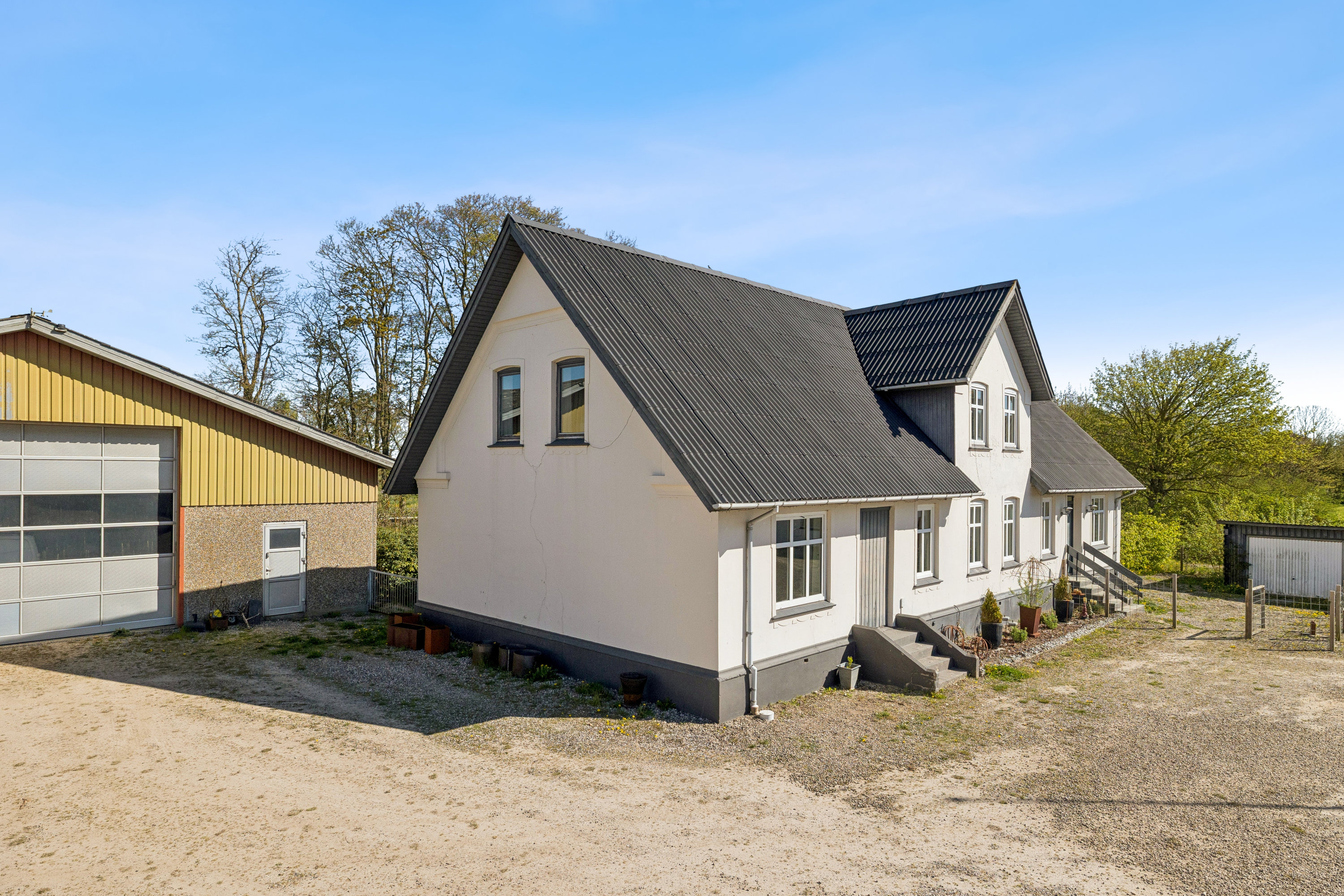 Fremhævet andet billede i fuldskærmstilstand. Billede af Udbyhøjvej 647, Råby, 8970 Havndal