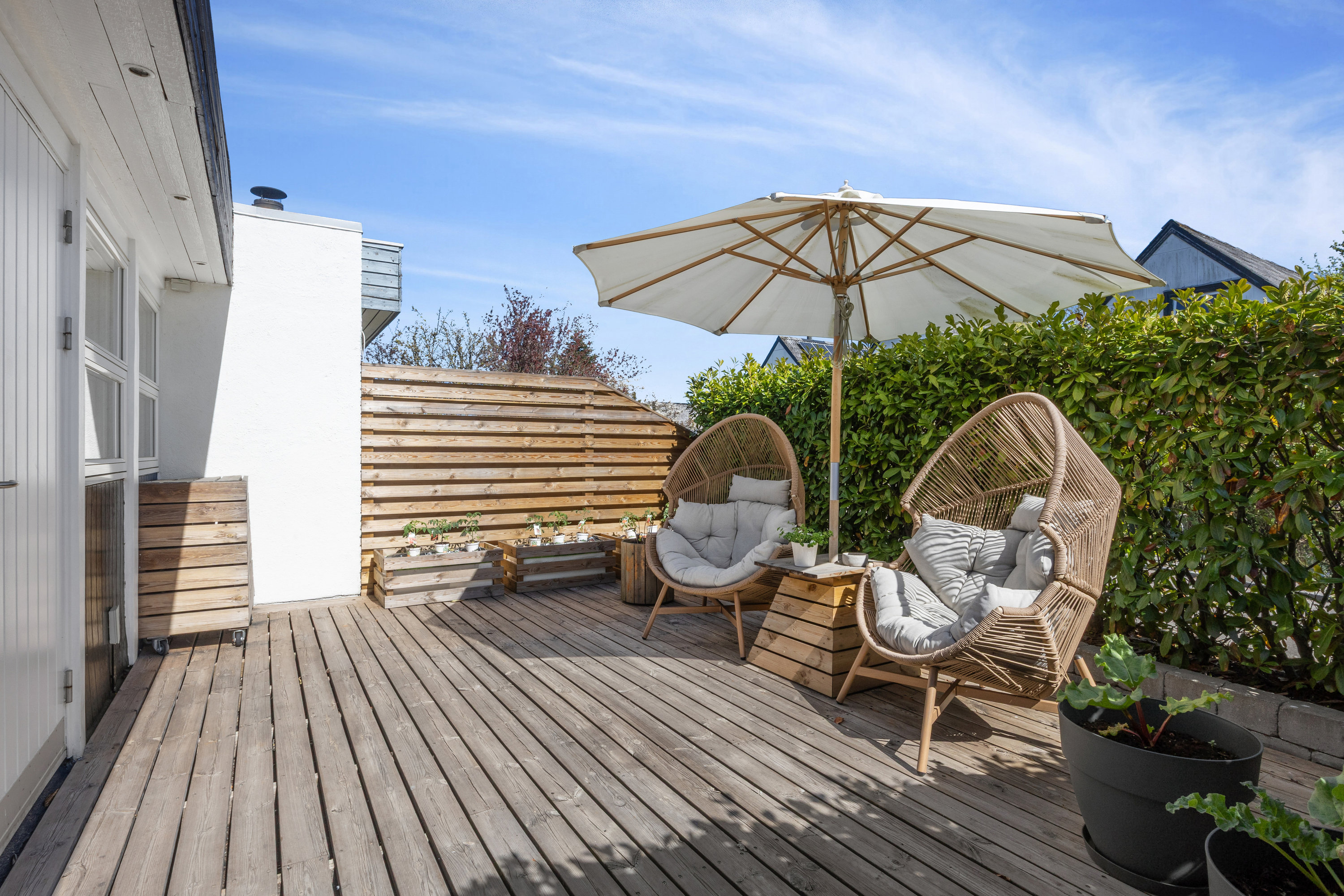 Fremhævet terrasse billede i fuldskærmstilstand. Billede af Solhegnet 28, 2670 Greve