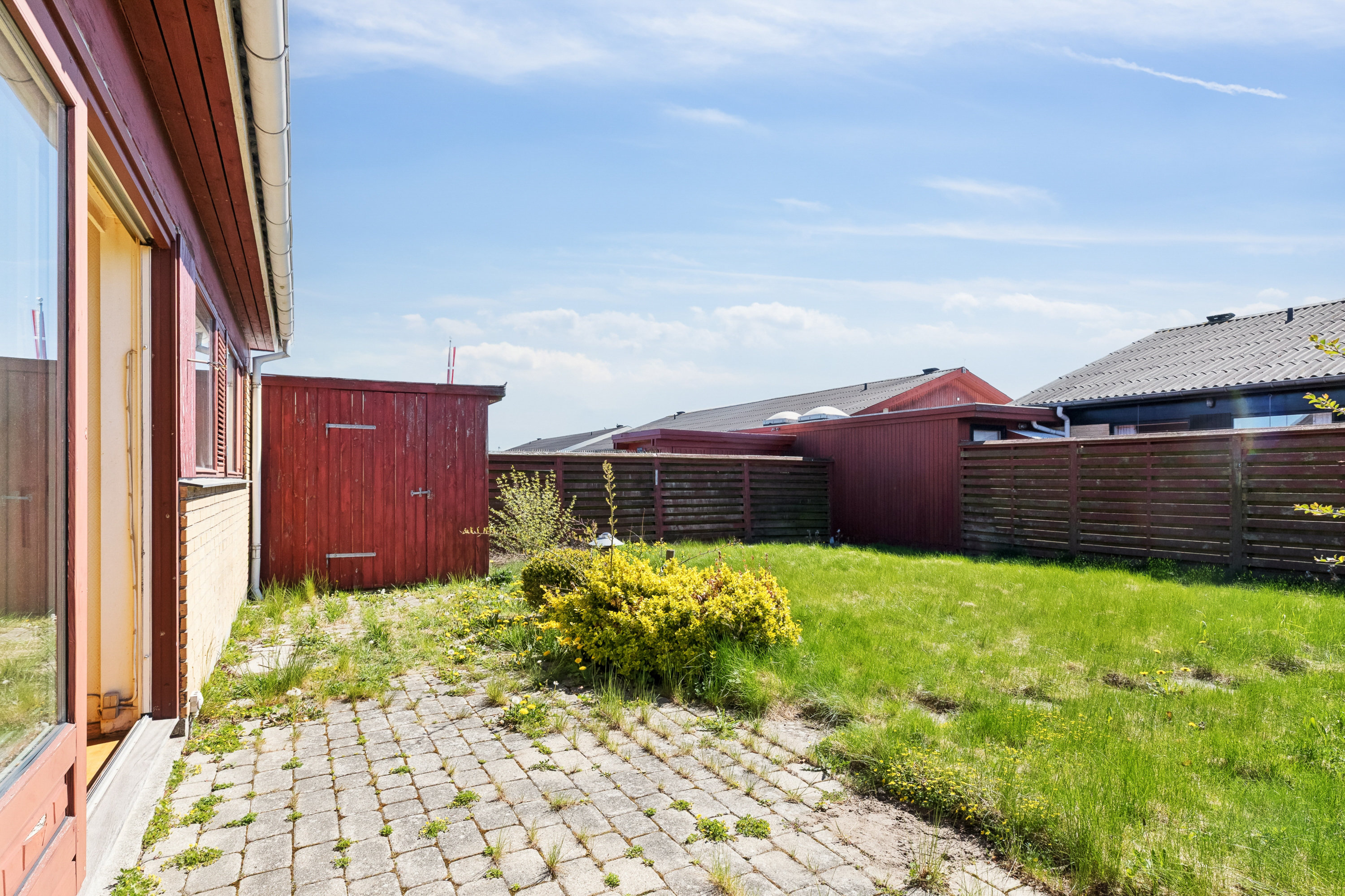Fremhævet terrasse billede i fuldskærmstilstand. Billede af Højgårdstoften 66, 2630 Taastrup