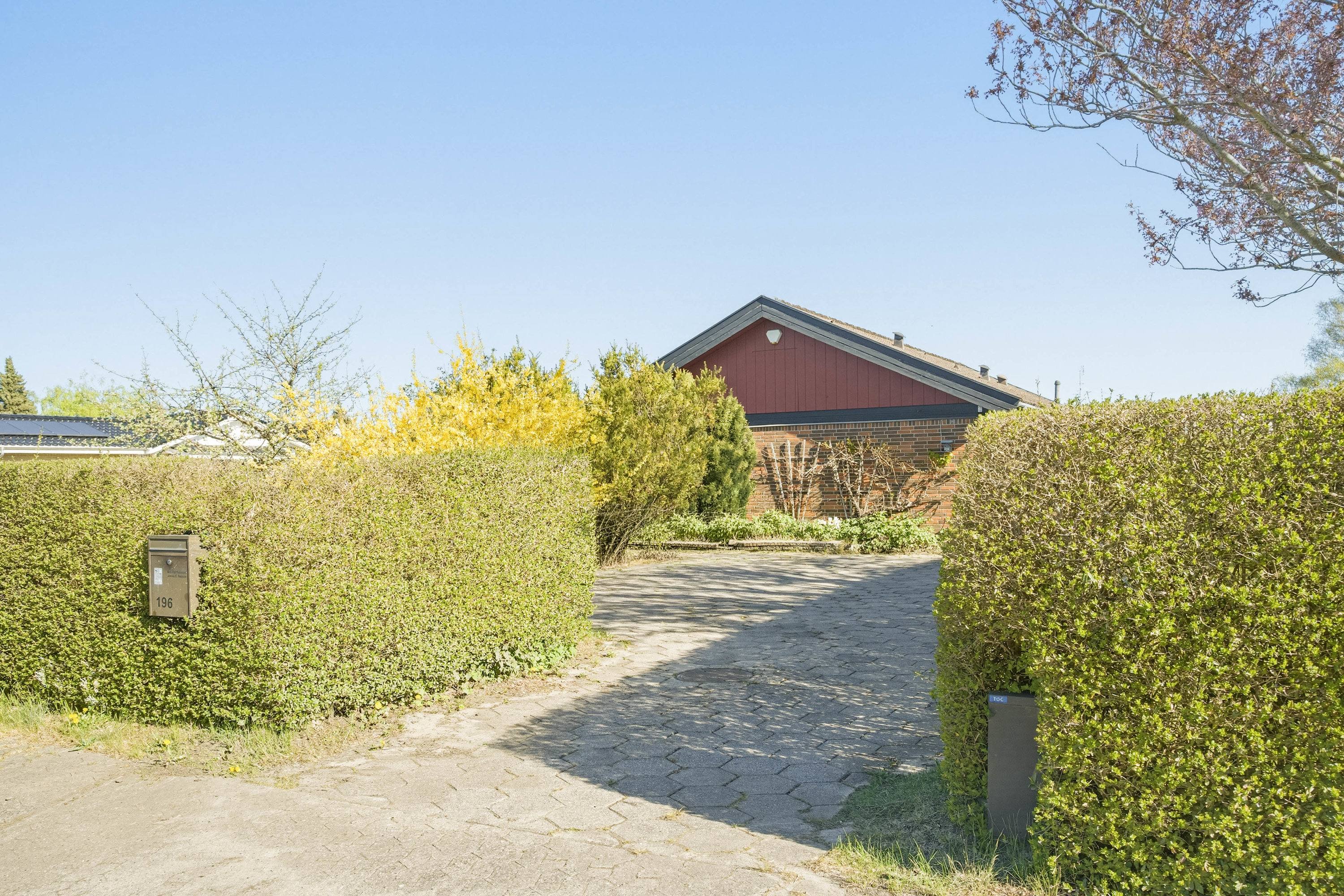 Fremhævet facade billede i fuldskærmstilstand. Billede af Bueparken 196, 2750 Ballerup