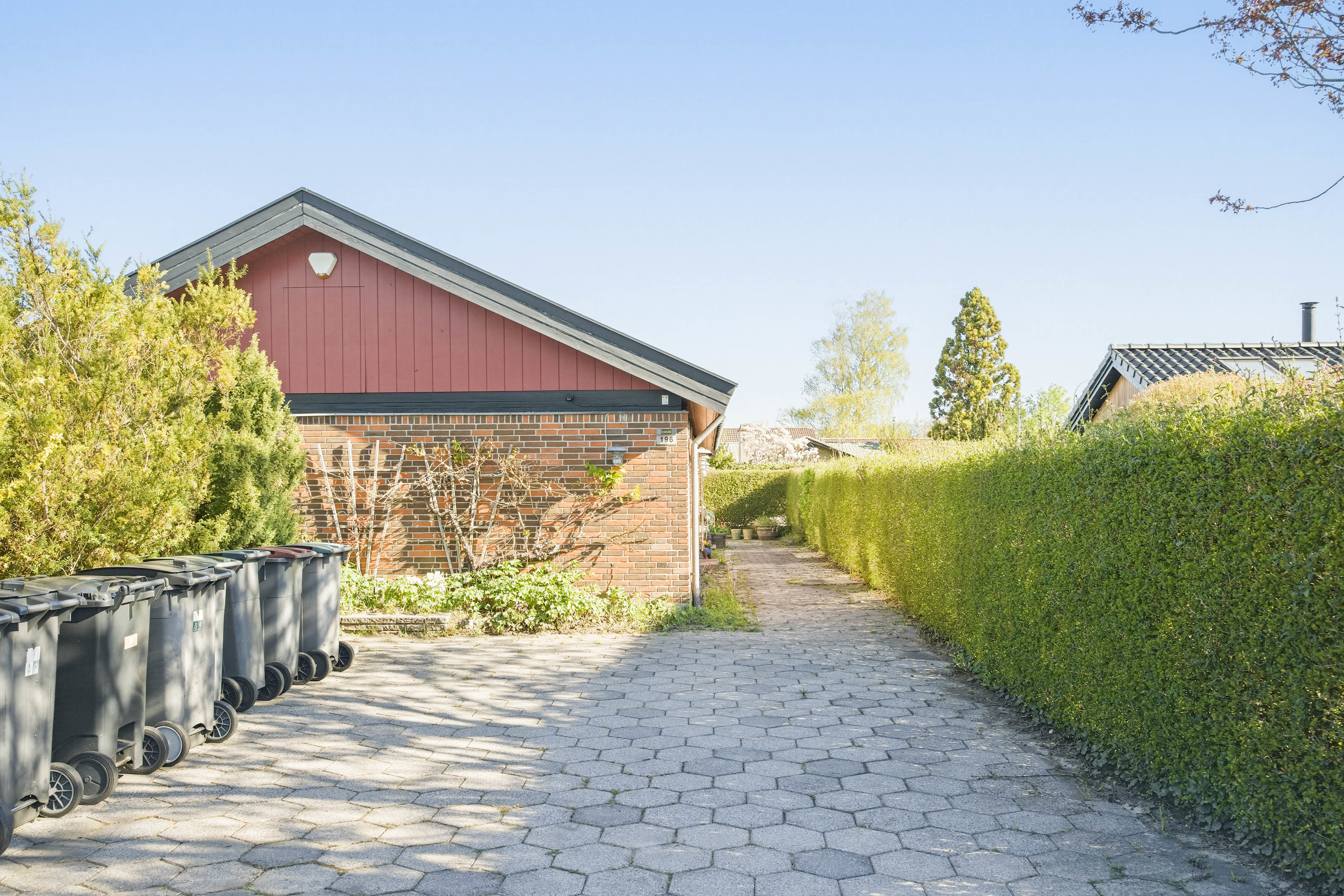 Fremhævet facade billede i fuldskærmstilstand. Billede af Bueparken 196, 2750 Ballerup