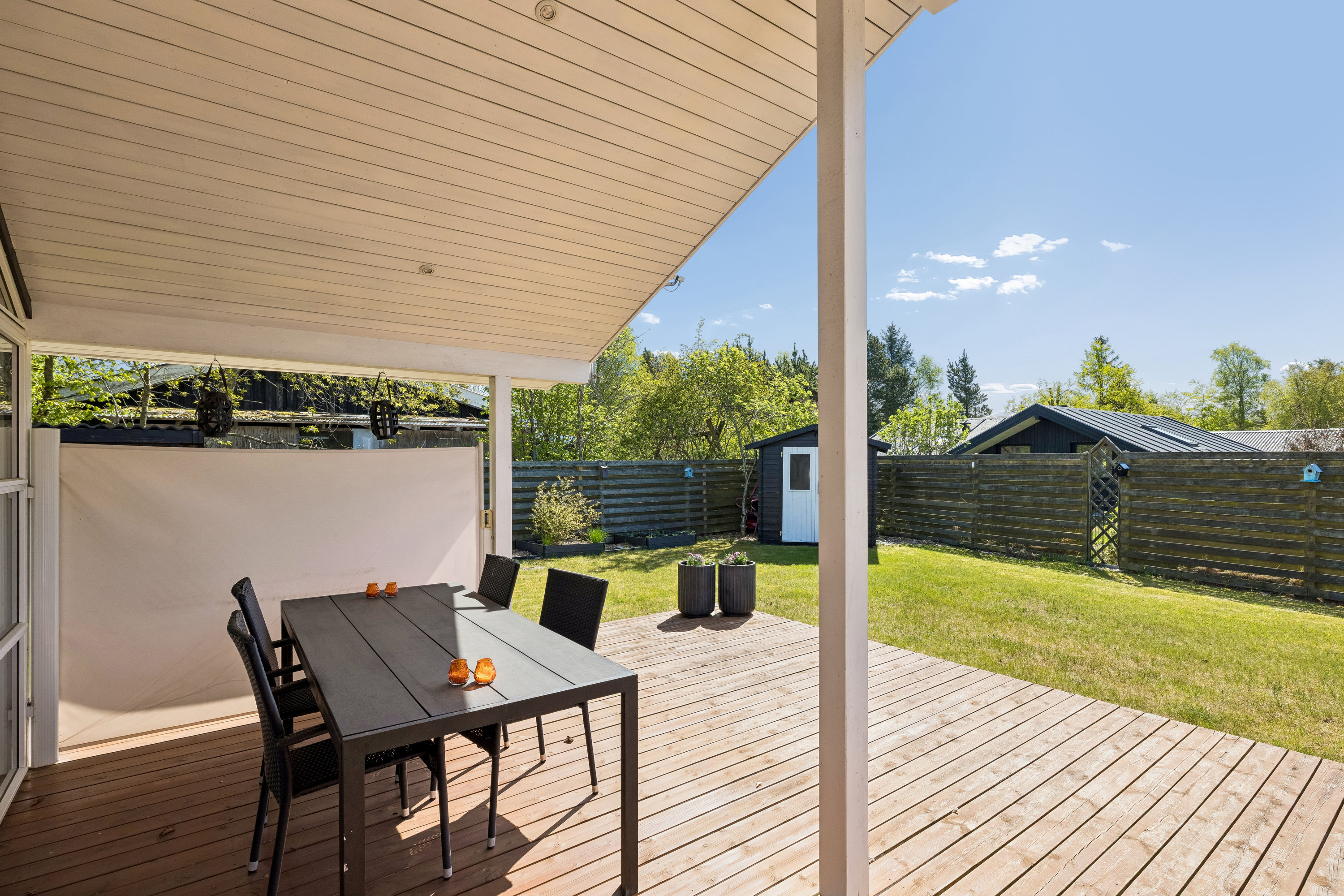 Fremhævet terrasse billede i fuldskærmstilstand. Billede af Tranevej 27, Fjellerup Strand, 8585 Glesborg