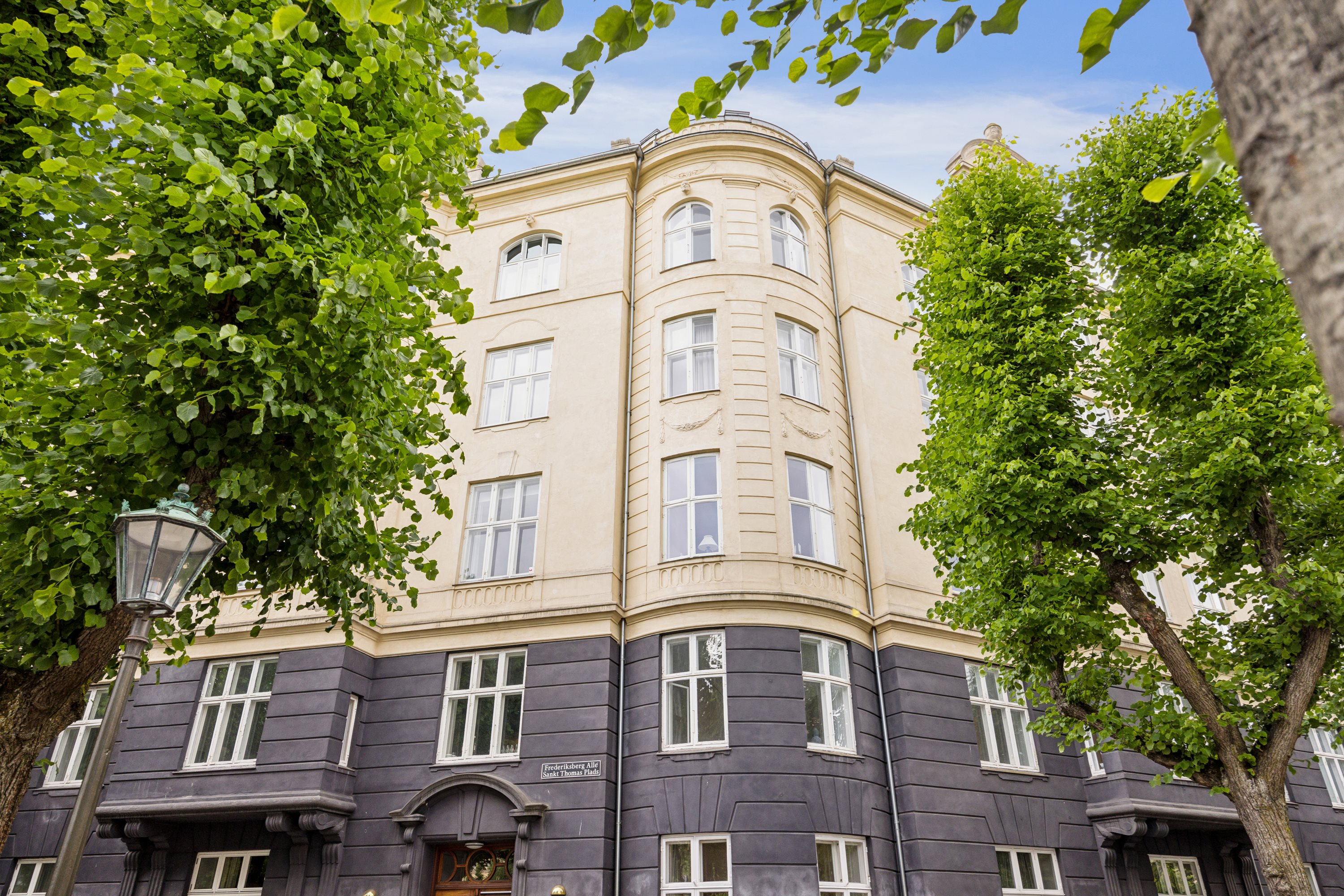 Fremhævet ejendom 1 billede i fuldskærmstilstand. Billede af Frederiksberg Alle 19A, 3. tv., 1820 Frederiksberg C