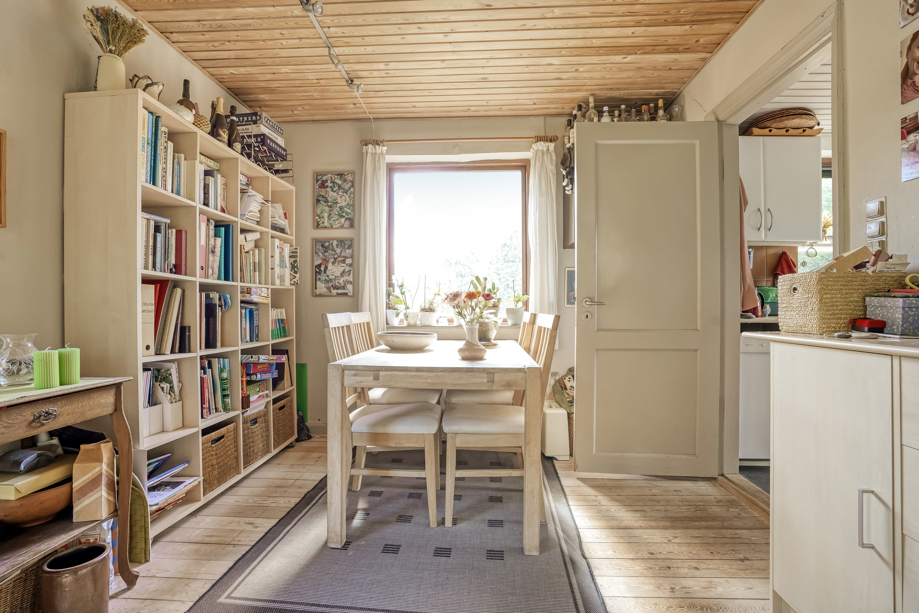 Fremhævet stue billede i fuldskærmstilstand. Billede af Svanevej 13, Tommerup St, 5690 Tommerup
