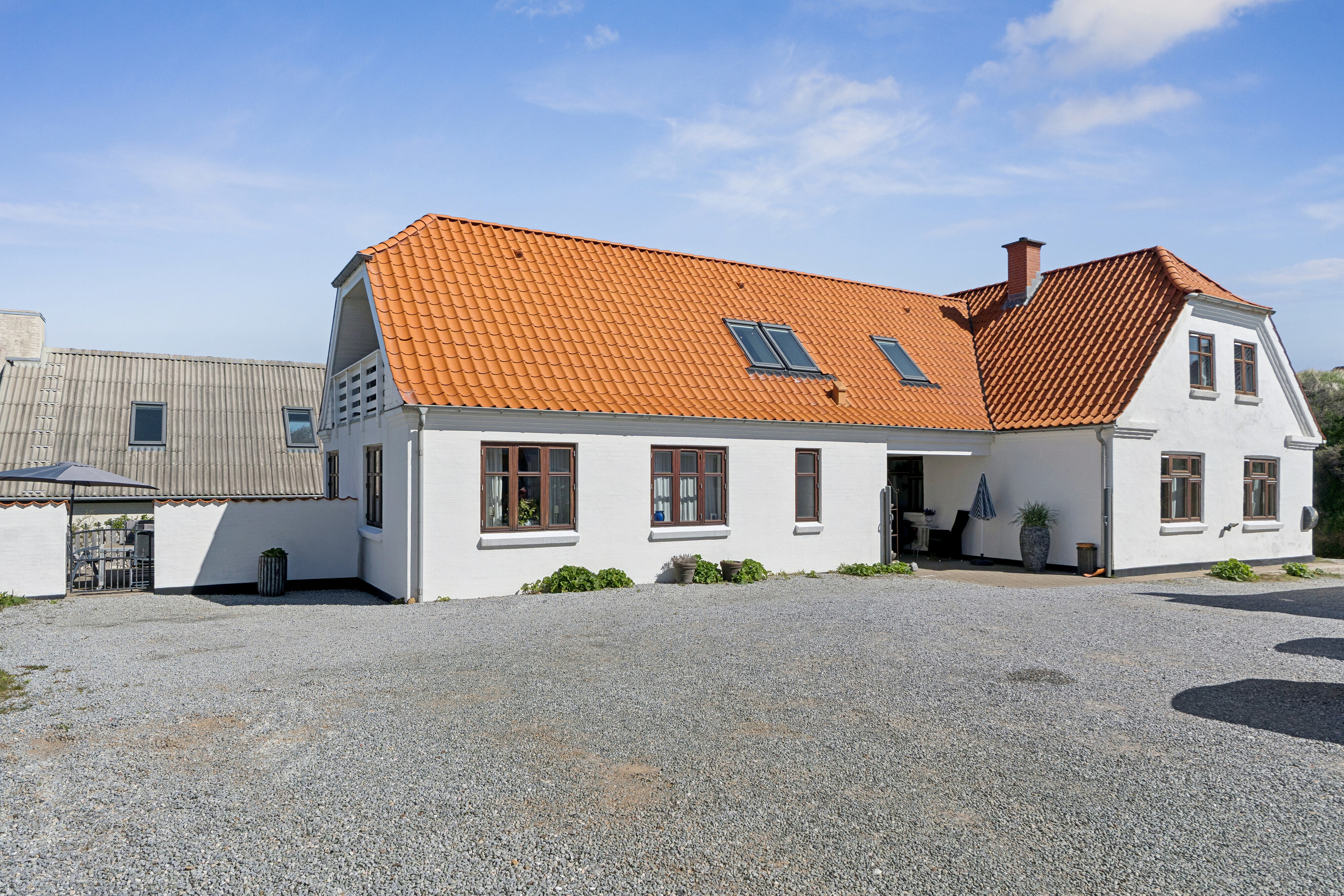 Fremhævet set fra vejen billede i fuldskærmstilstand. Billede af Strandvejen 113, Lønstrup, 9800 Hjørring