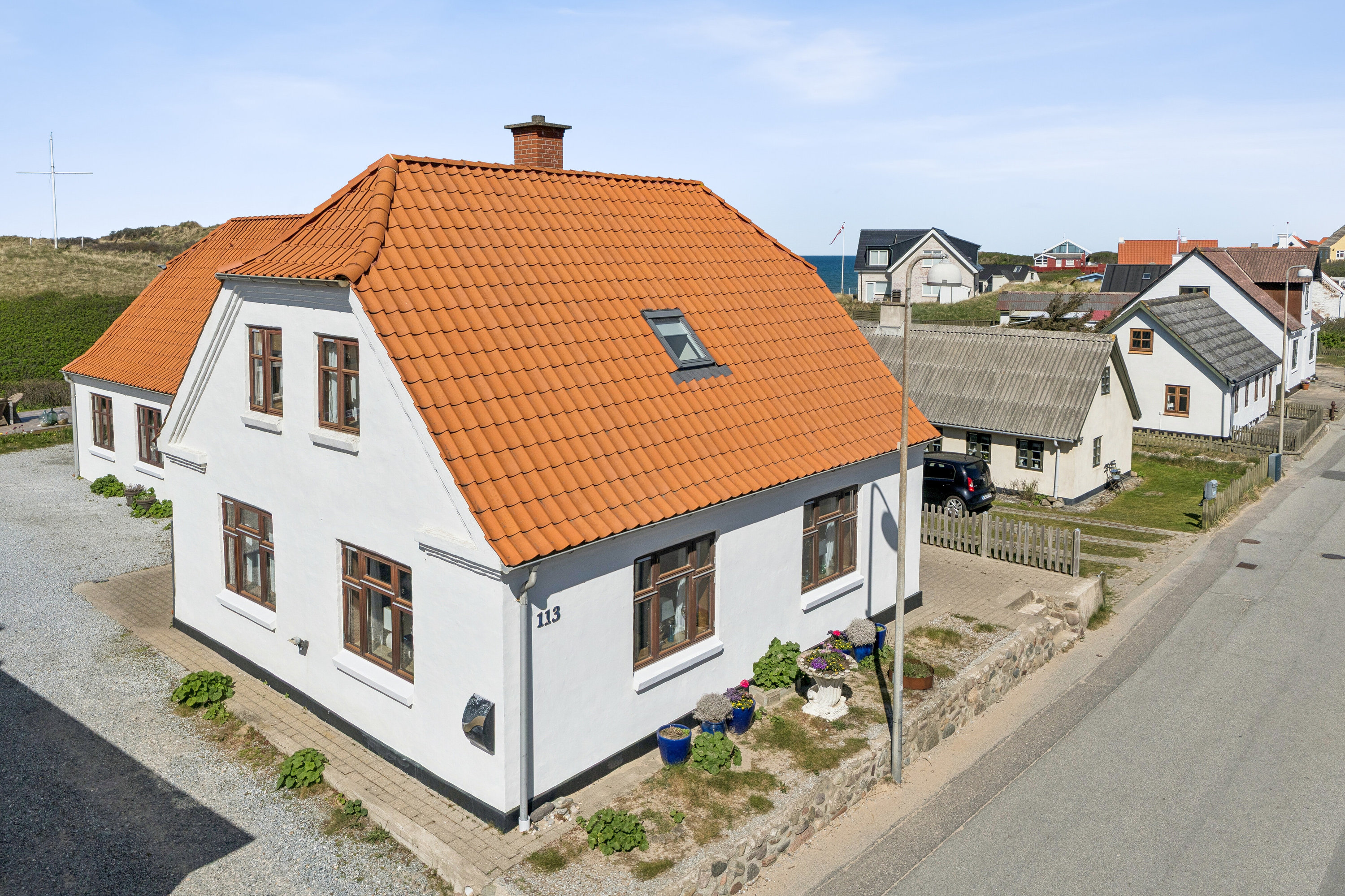Fremhævet luftfoto billede i fuldskærmstilstand. Billede af Strandvejen 113, Lønstrup, 9800 Hjørring