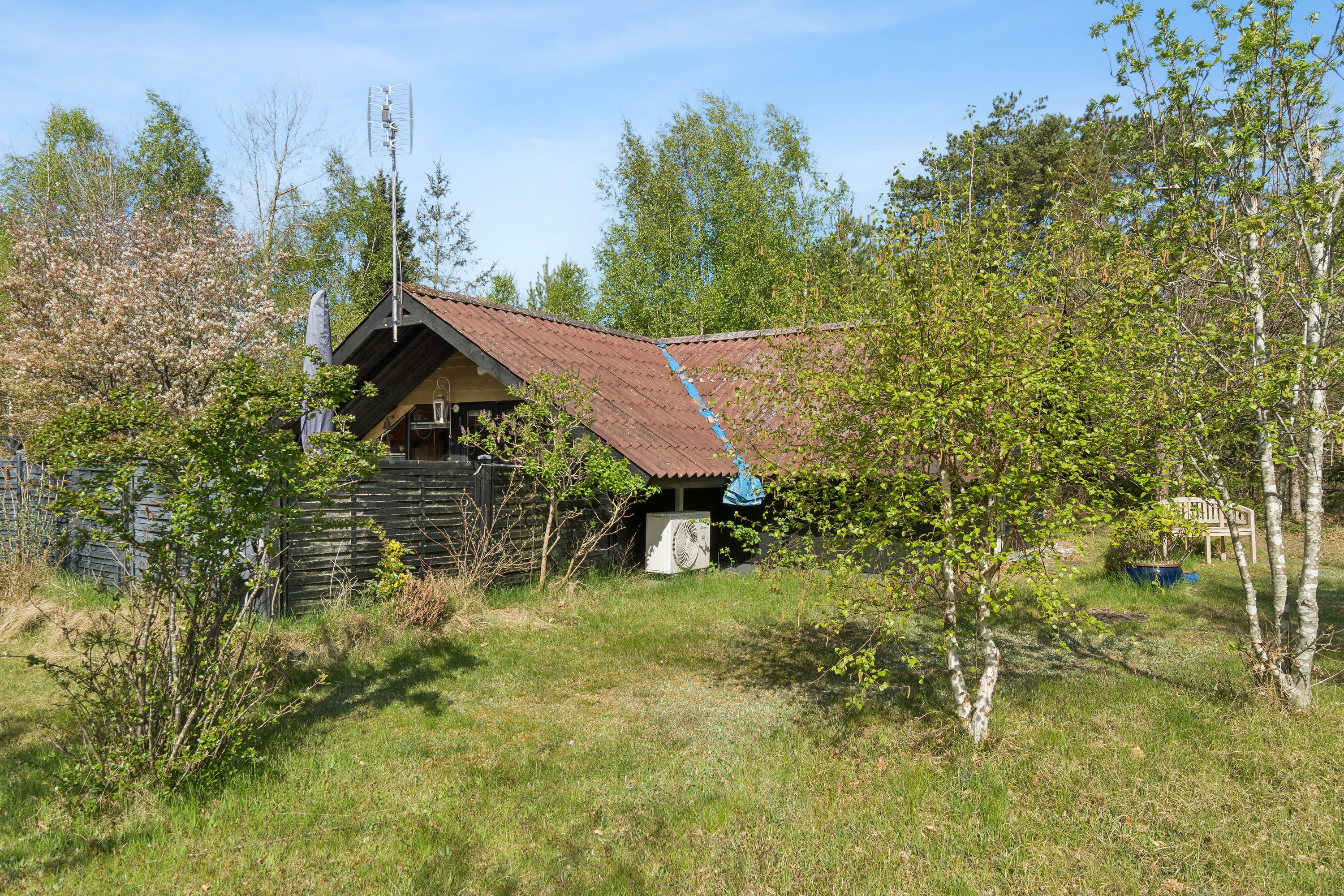 Fremhævet udendørs billede i fuldskærmstilstand. Billede af Solhegnet 12, Ellinge Lyng, 4573 Højby