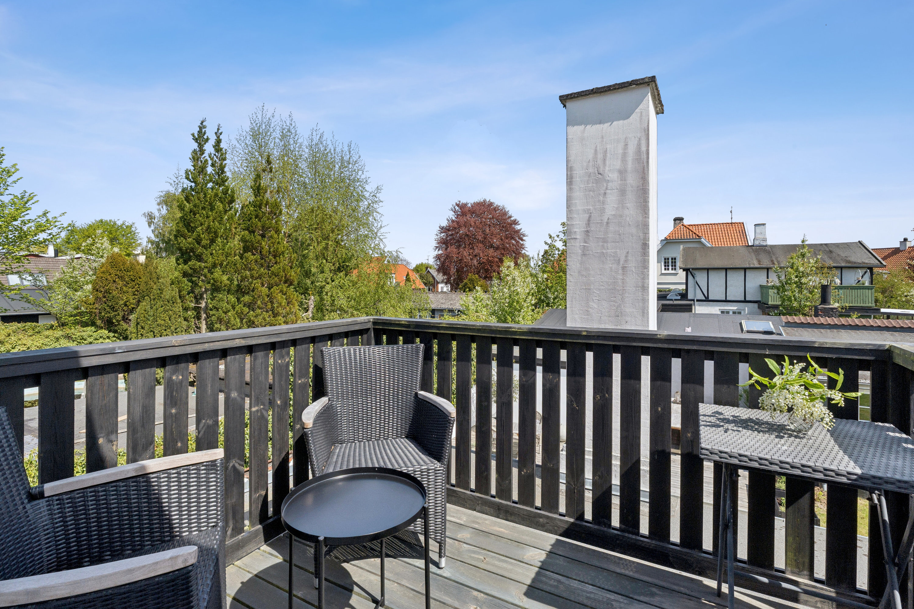 Fremhævet terrasse billede i fuldskærmstilstand. Billede af Granvænget 2, 3100 Hornbæk