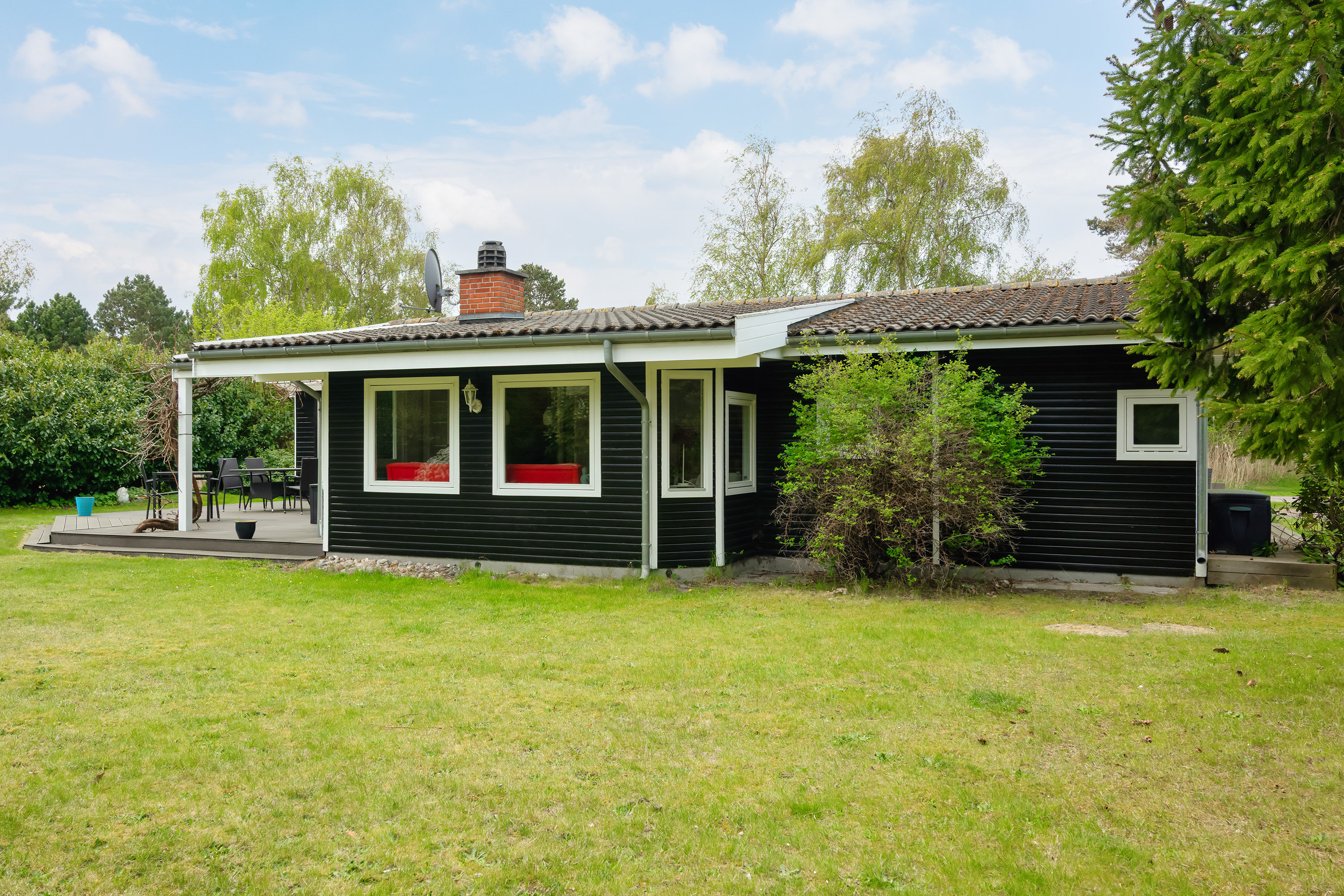 Fremhævet facade havesiden billede i fuldskærmstilstand. Billede af Sv. Månssonsvej 21, Gedesby, 4874 Gedser