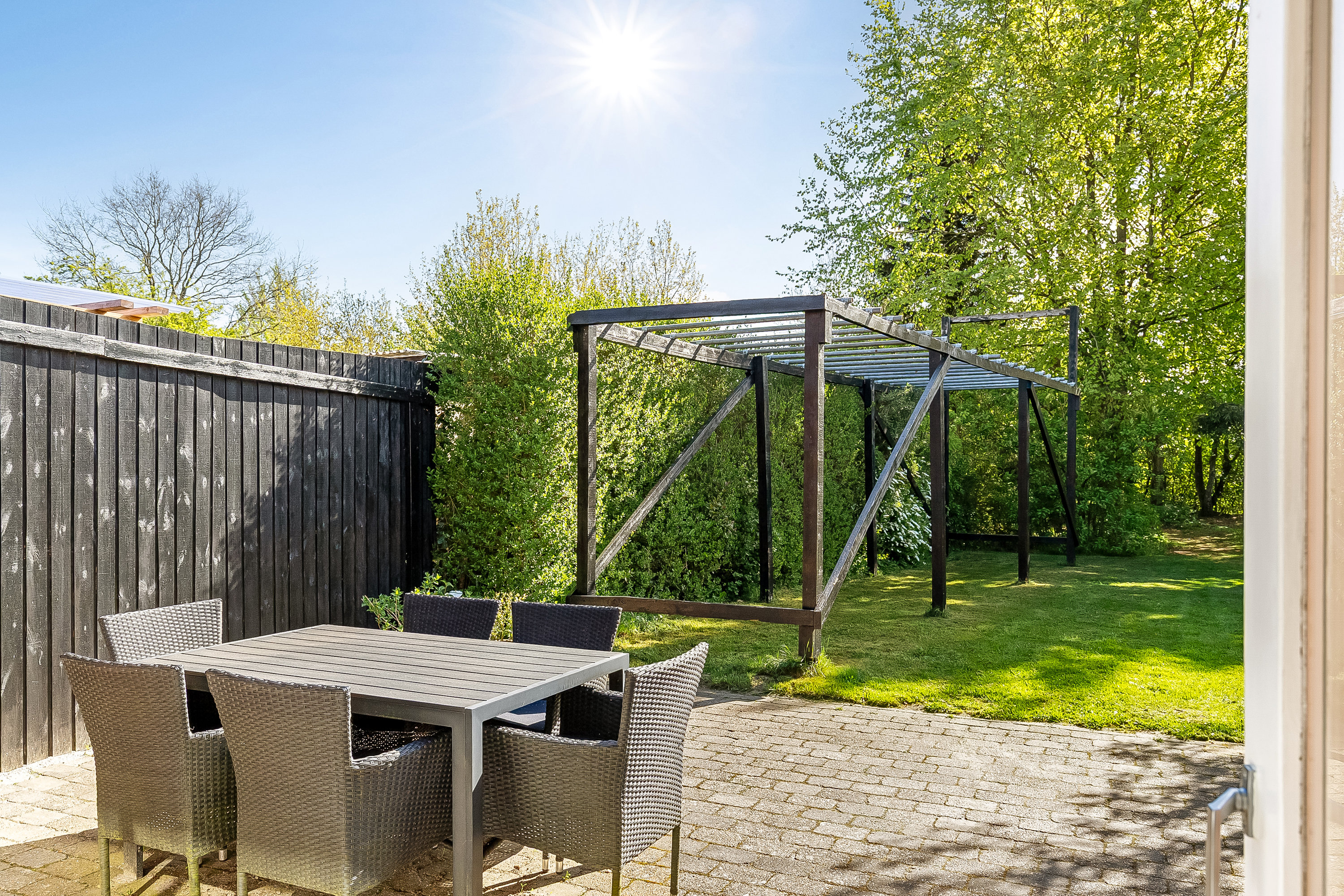 Fremhævet terrasse billede i fuldskærmstilstand. Billede af Januarvænget 14, Bramdrupdam, 6000 Kolding