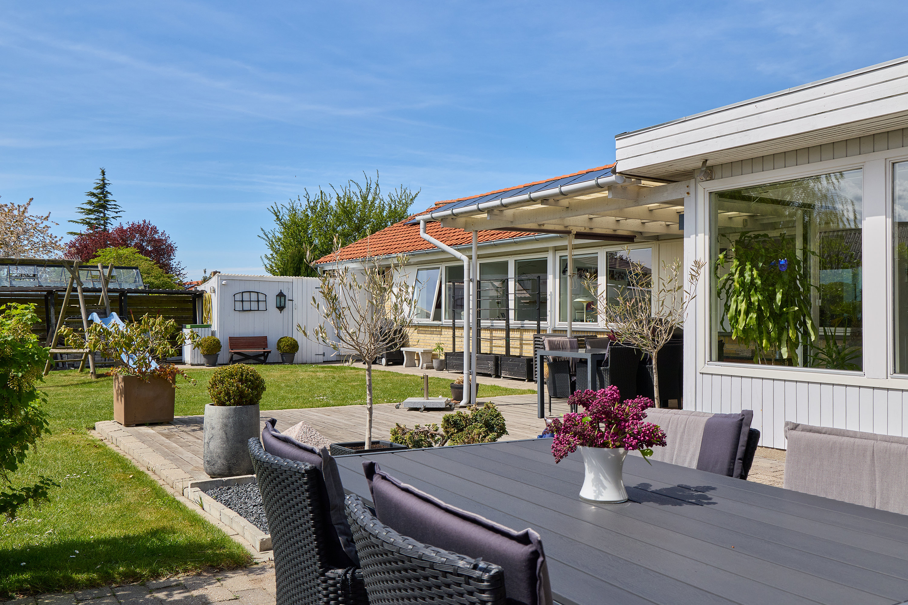 Fremhævet terrasse billede i fuldskærmstilstand. Billede af Linderupvej 7, 3600 Frederikssund