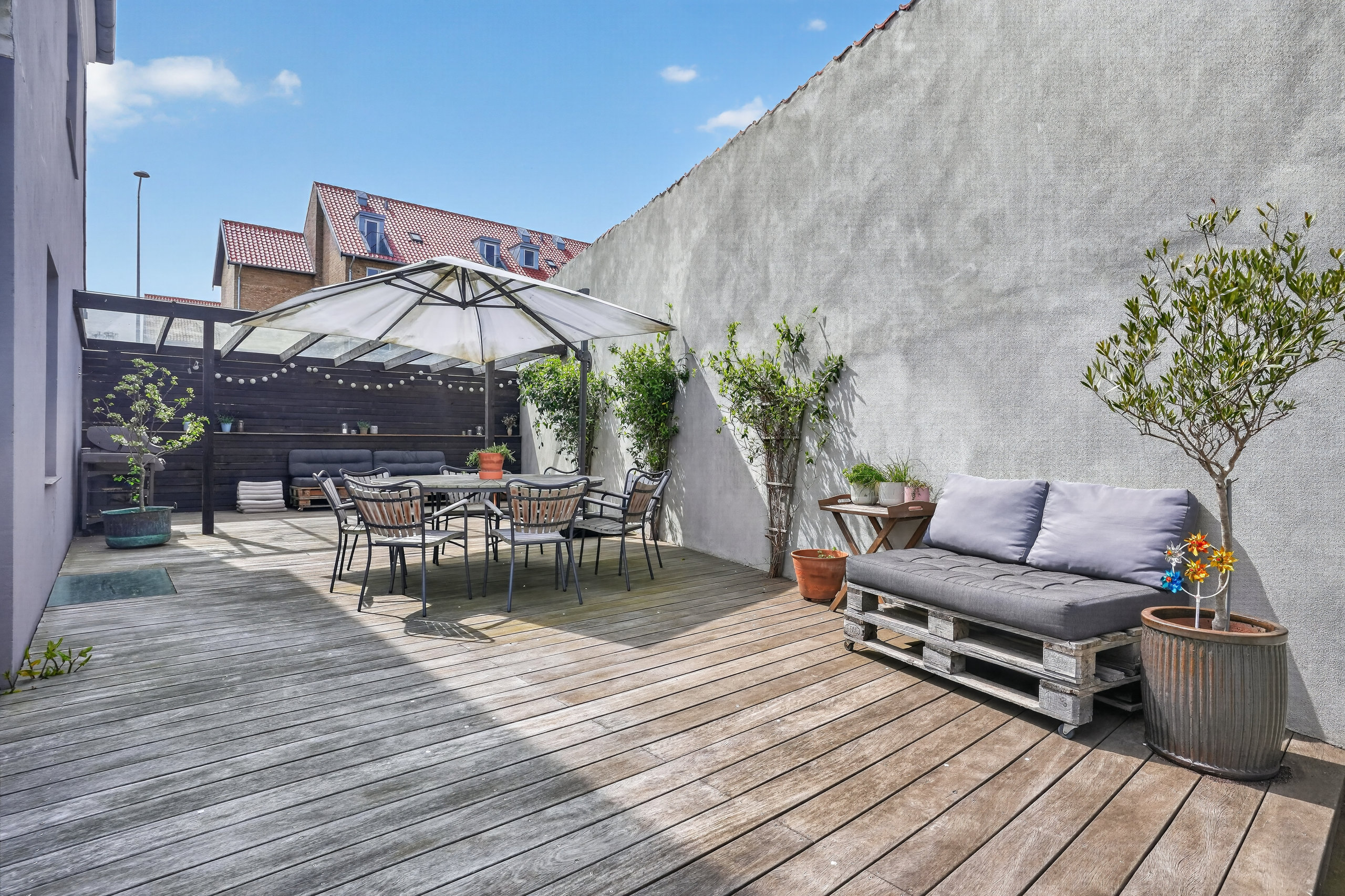 Fremhævet terrasse billede i fuldskærmstilstand. Billede af Niels Bohrs Alle 38, 2860 Søborg