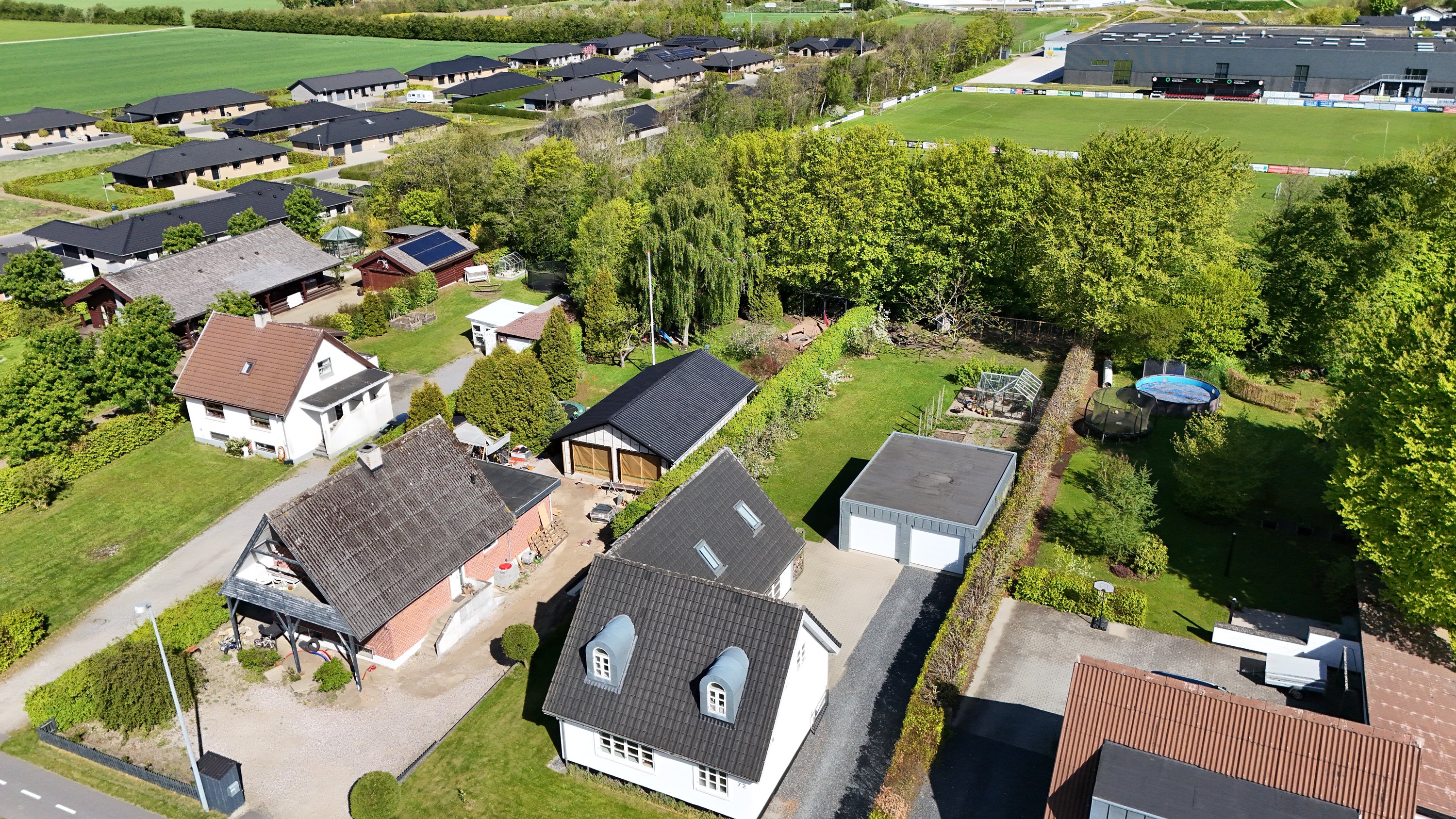 Fremhævet drone billede i fuldskærmstilstand. Billede af Løgstørvej 72, Hørby, 9500 Hobro