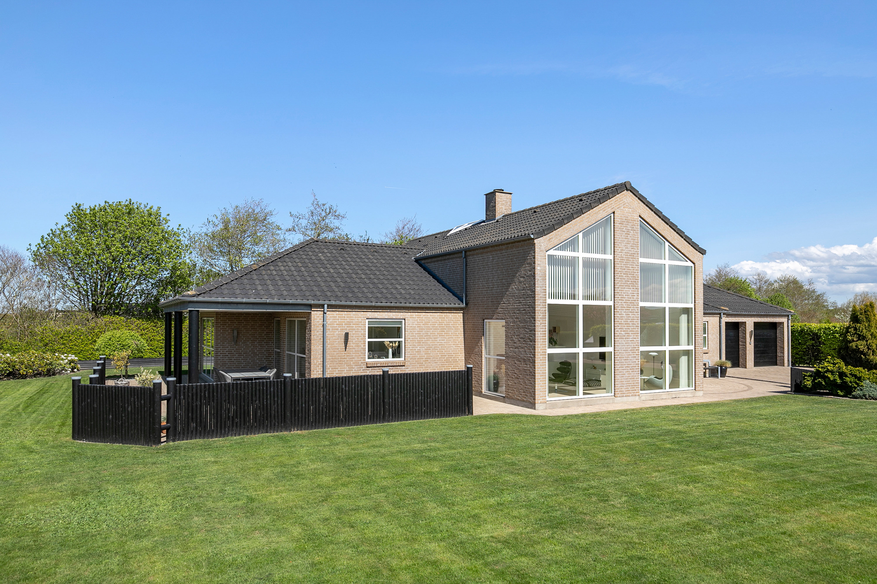 Fremhævet facade billede i fuldskærmstilstand. Billede af Thomasmindeparken 33, 9440 Aabybro