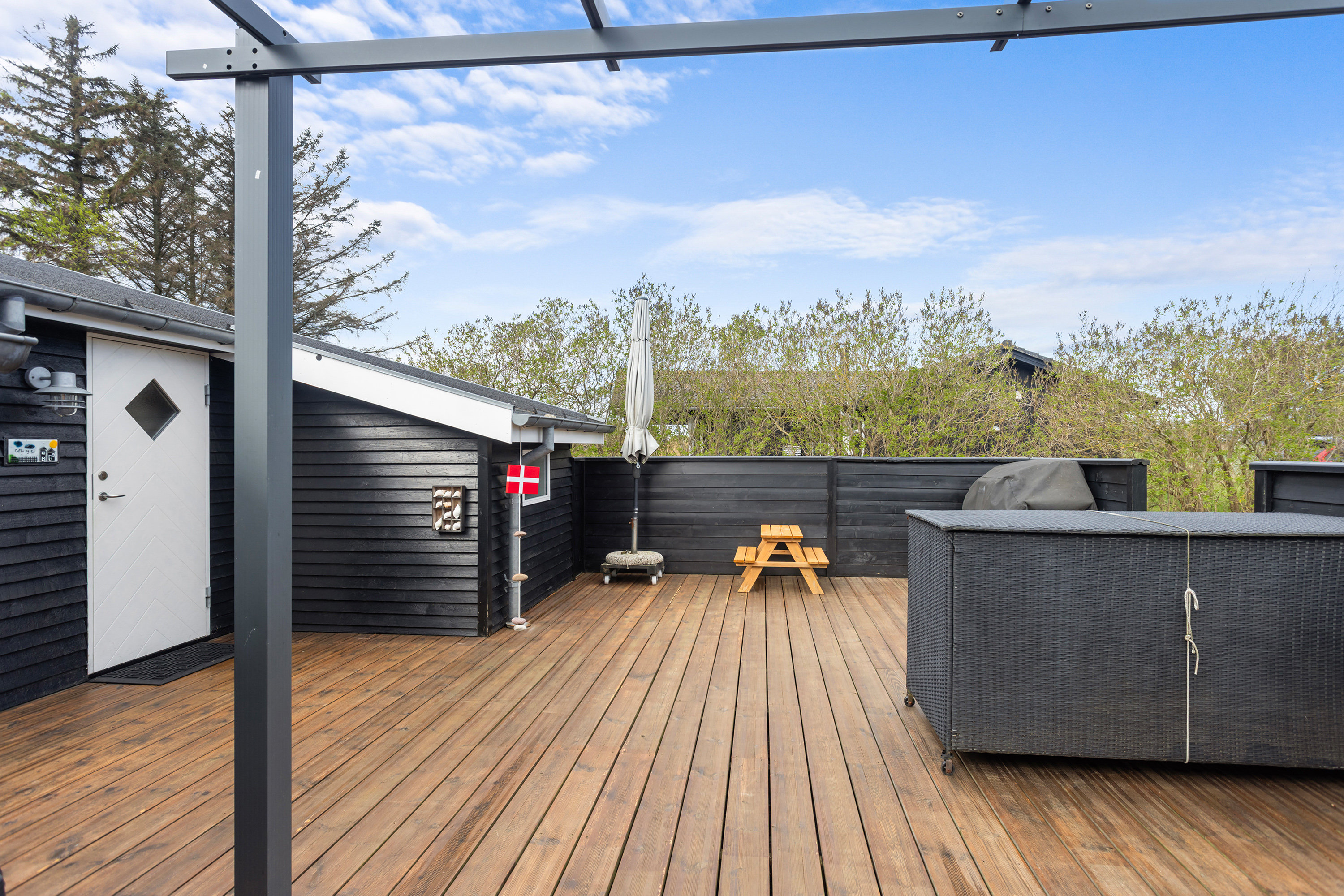 Fremhævet terrasse billede i fuldskærmstilstand. Billede af Agathesvej 11, Lyngså, 9300 Sæby