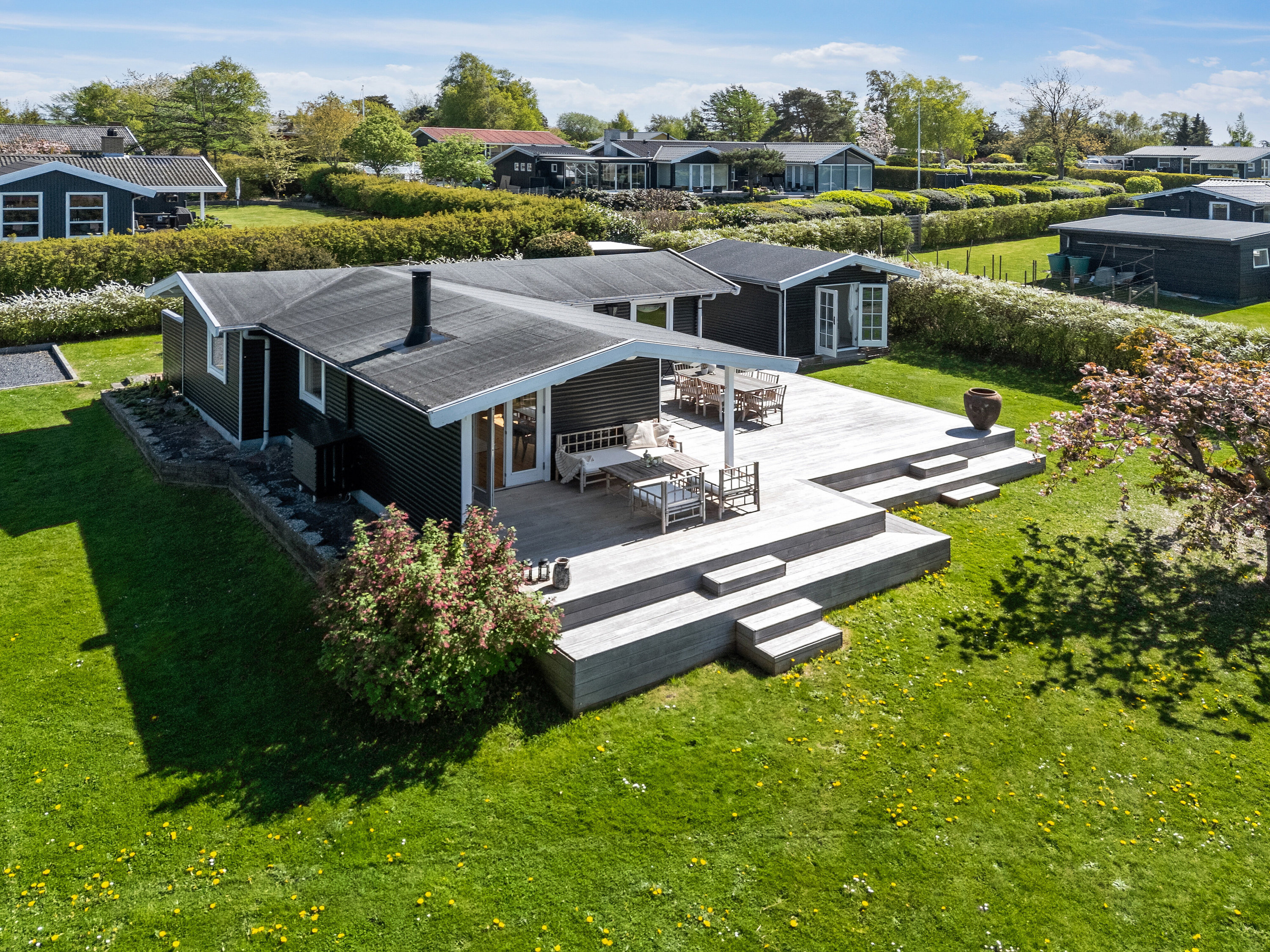 Fremhævet set fra haven billede i fuldskærmstilstand. Billede af Delfivej 8, Drøsselbjerg, 4200 Slagelse