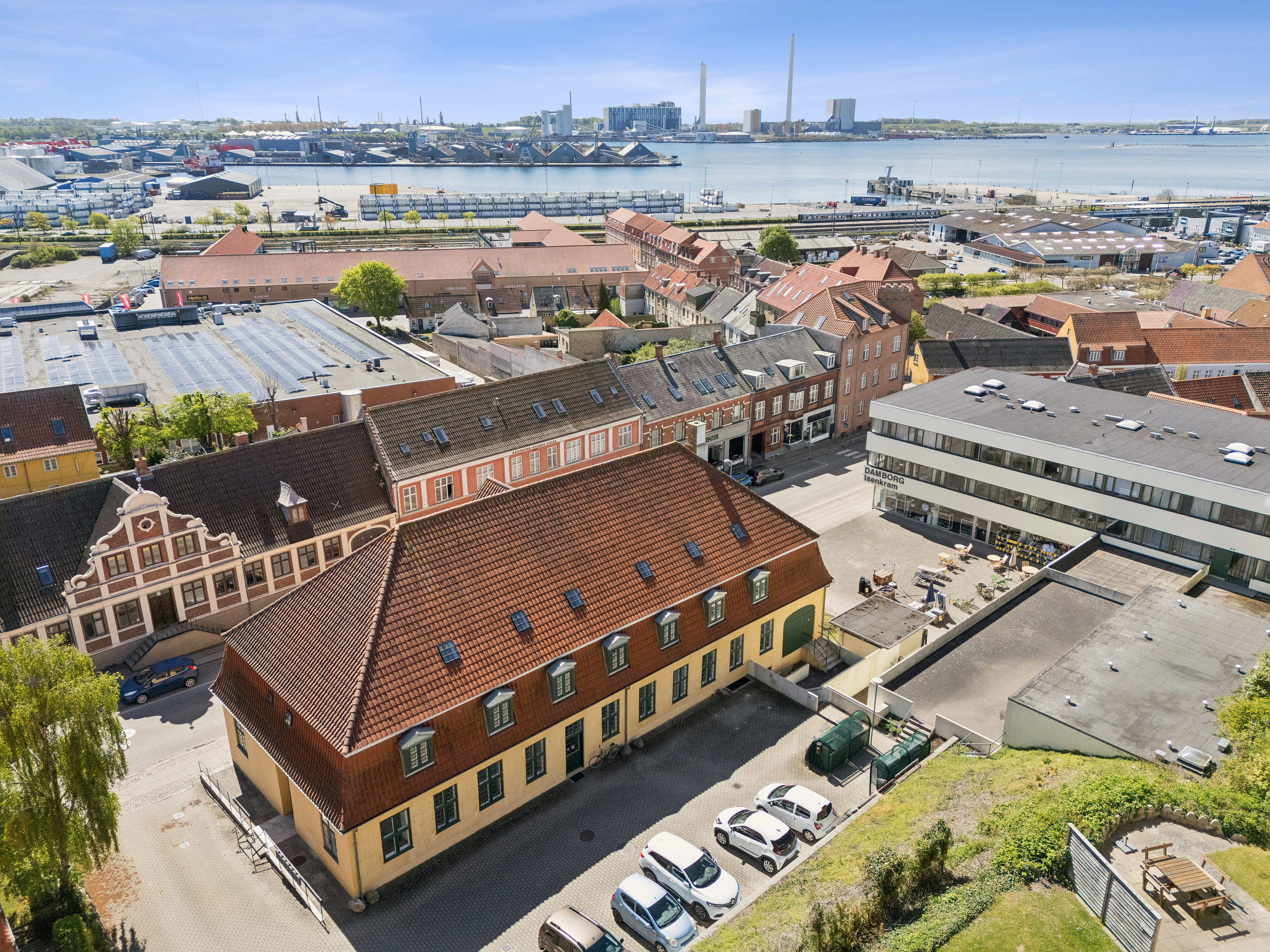 Fremhævet set fra vejen billede i fuldskærmstilstand. Billede af Kordilgade 83B, st. mf., 4400 Kalundborg