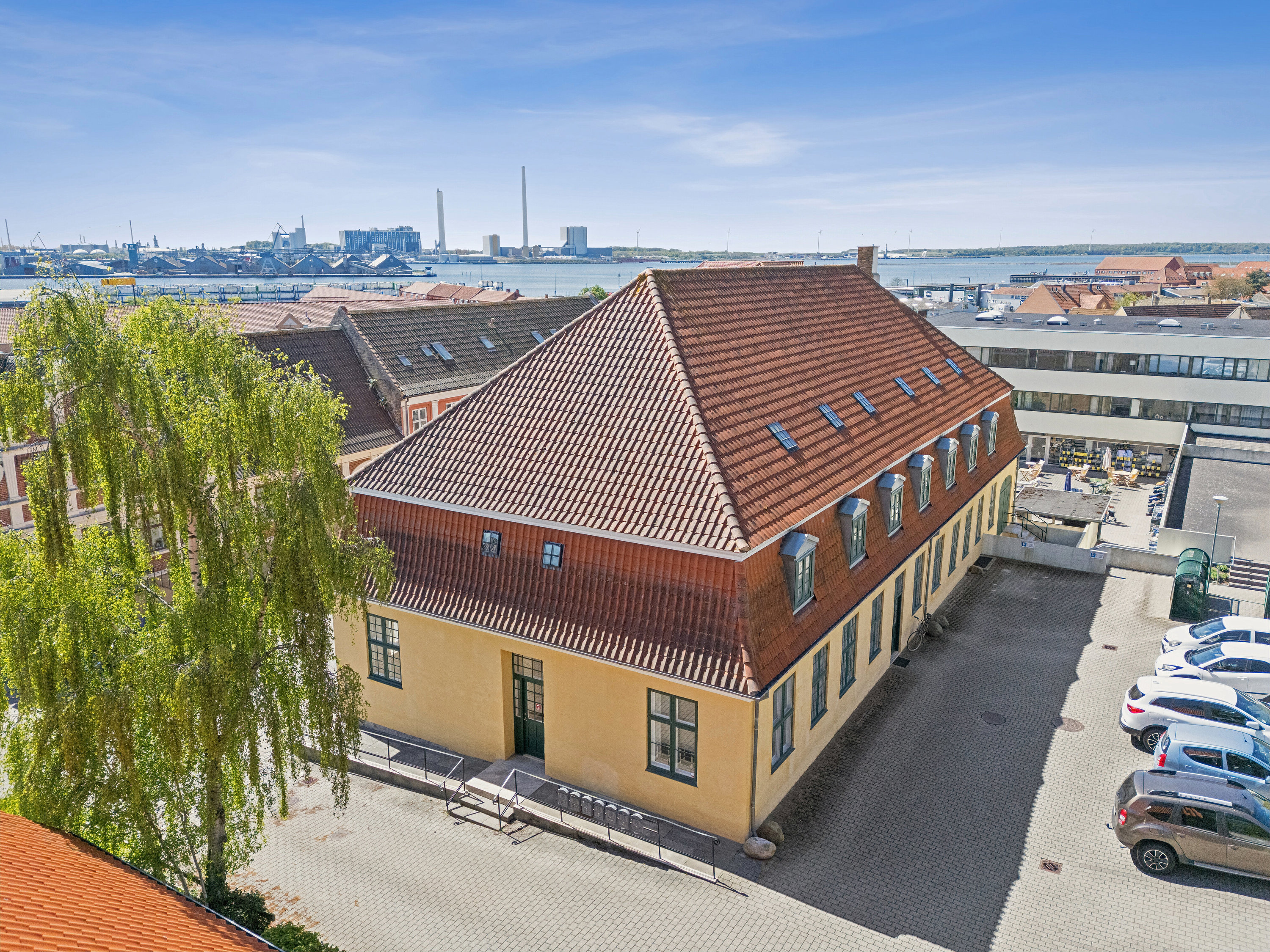 Fremhævet set fra vejen billede i fuldskærmstilstand. Billede af Kordilgade 83B, st. mf., 4400 Kalundborg