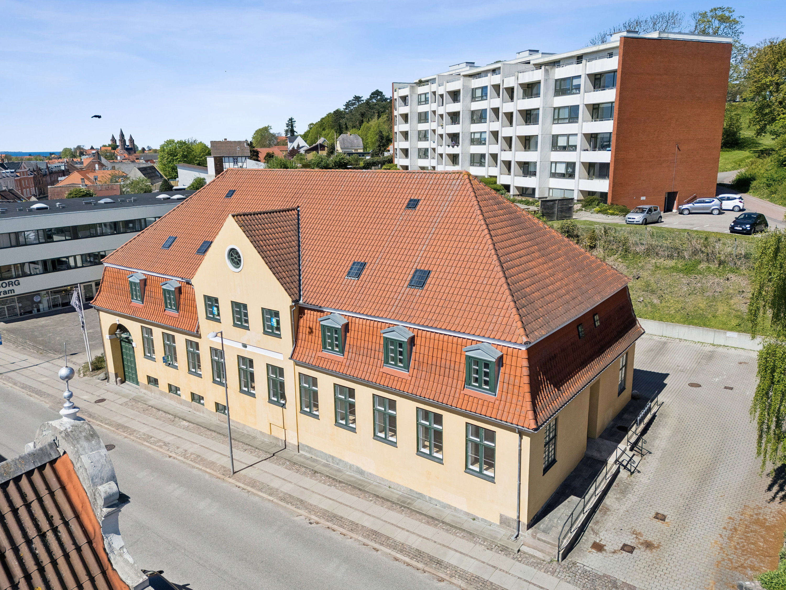 Fremhævet set fra vejen billede i fuldskærmstilstand. Billede af Kordilgade 83B, 1. tv., 4400 Kalundborg