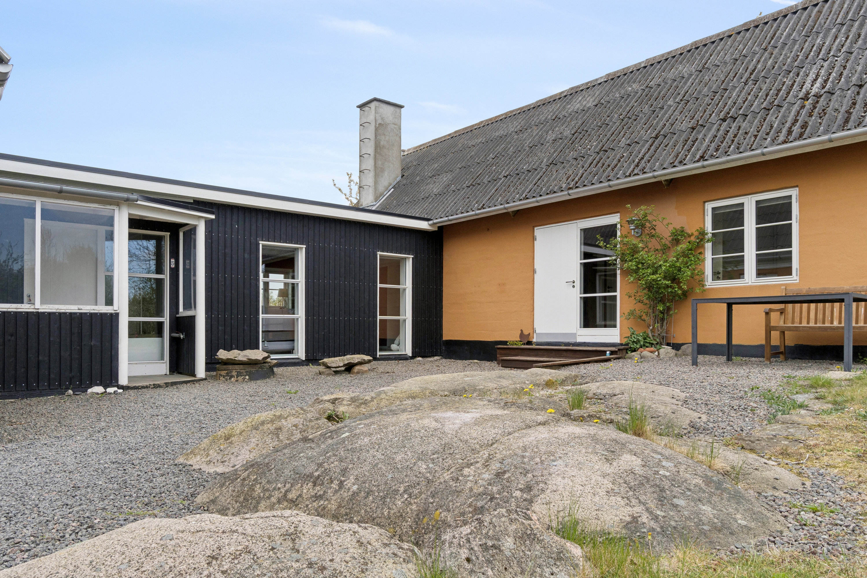 Fremhævet udendørs billede i fuldskærmstilstand. Billede af Kærgårdsvej 5, Vestermarie, 3720 Aakirkeby
