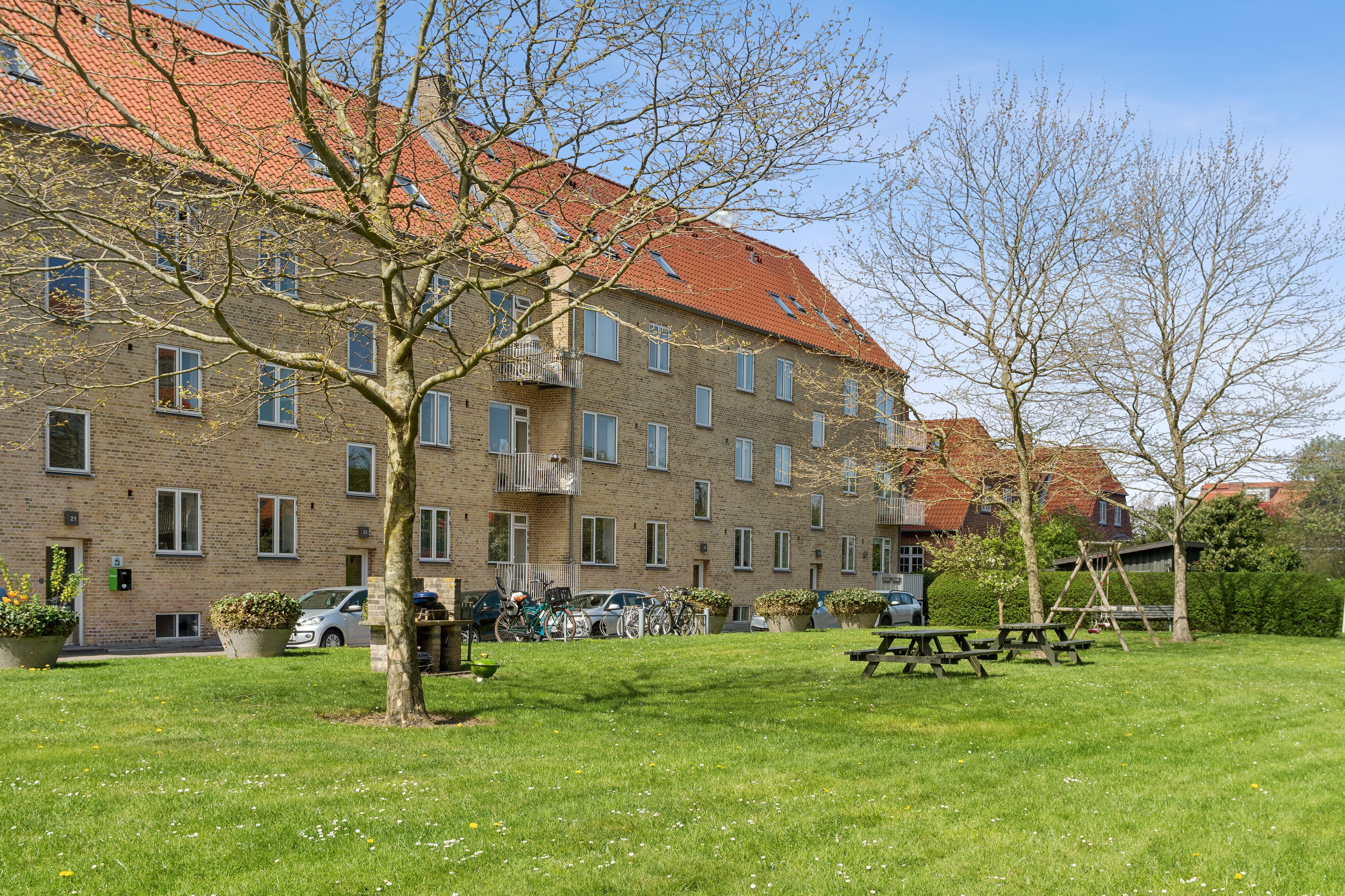 Fremhævet facade billede i fuldskærmstilstand. Billede af Greisvej 27, st.. tv., 2300 København S
