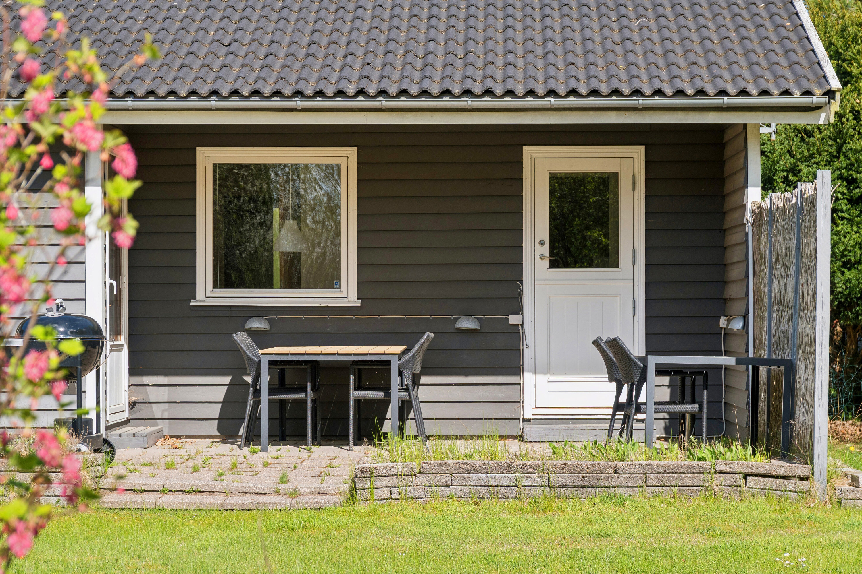 Fremhævet set fra haven billede i fuldskærmstilstand. Billede af Engdraget 17, Gudmindrup Lyng, 4573 Højby