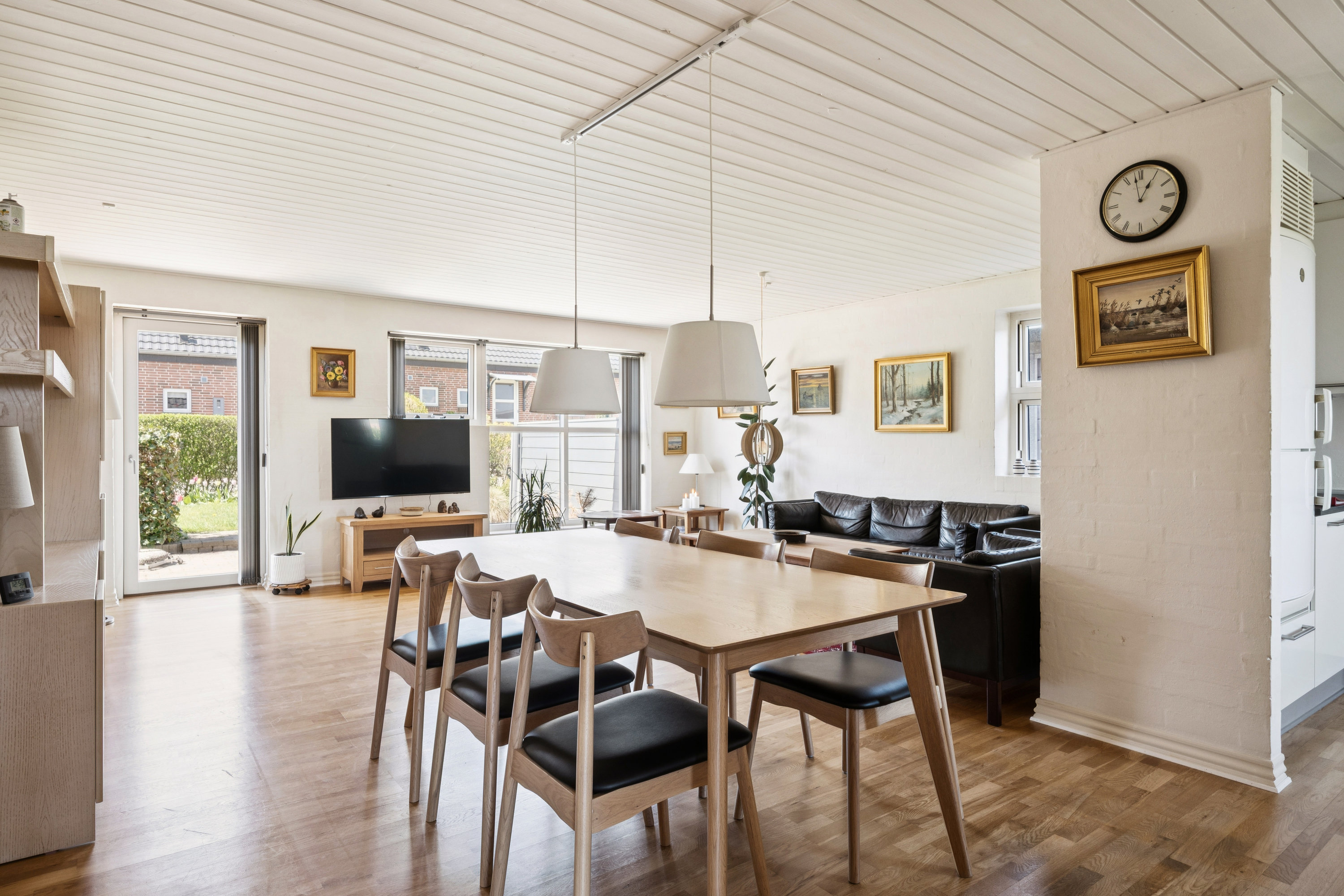 Fremhævet spisestue billede i fuldskærmstilstand. Billede af Mølagervej 13, Foldby, 8382 Hinnerup