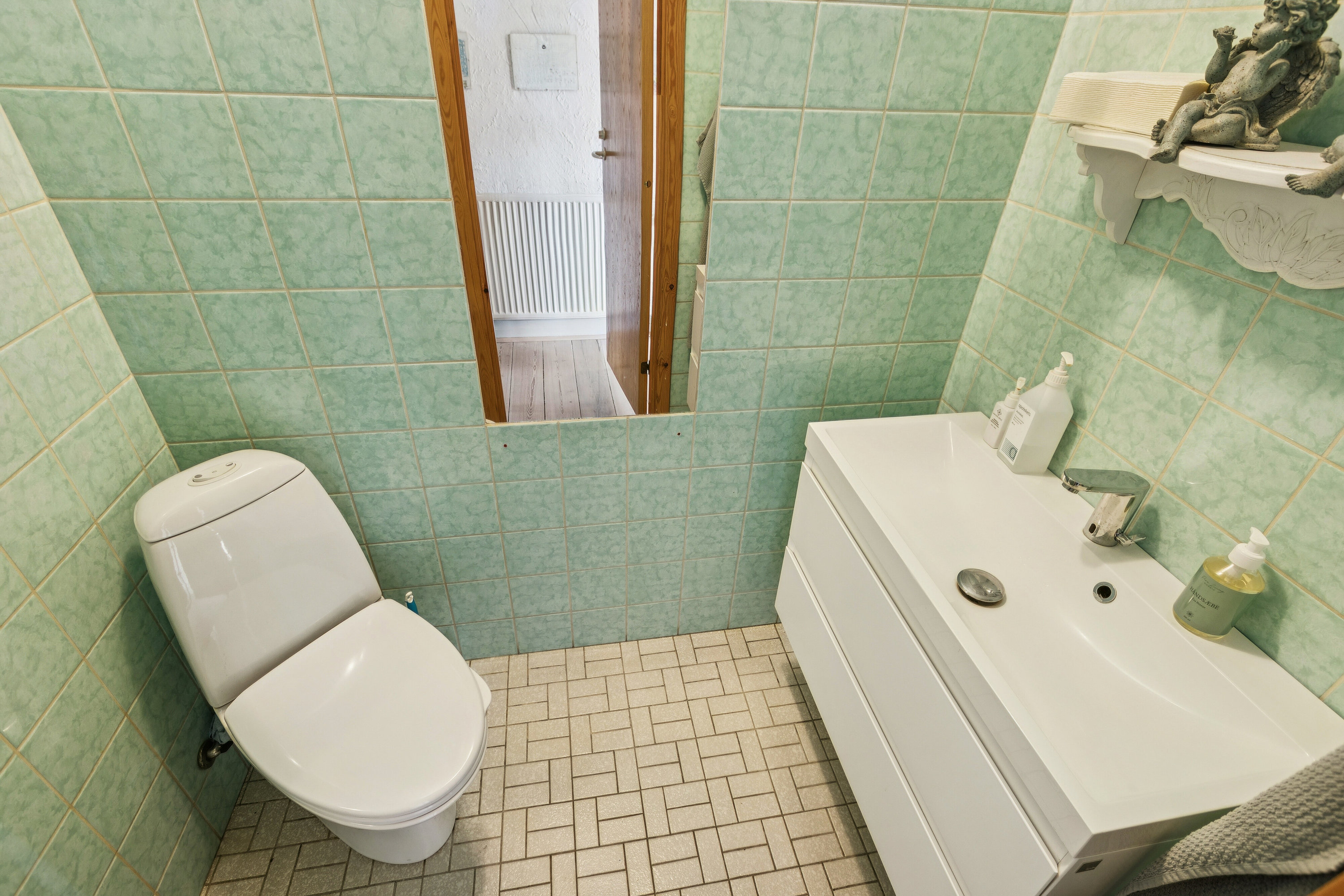 Fremhævet toilet billede i fuldskærmstilstand. Billede af Gl Strandvej 4, 4640 Faxe