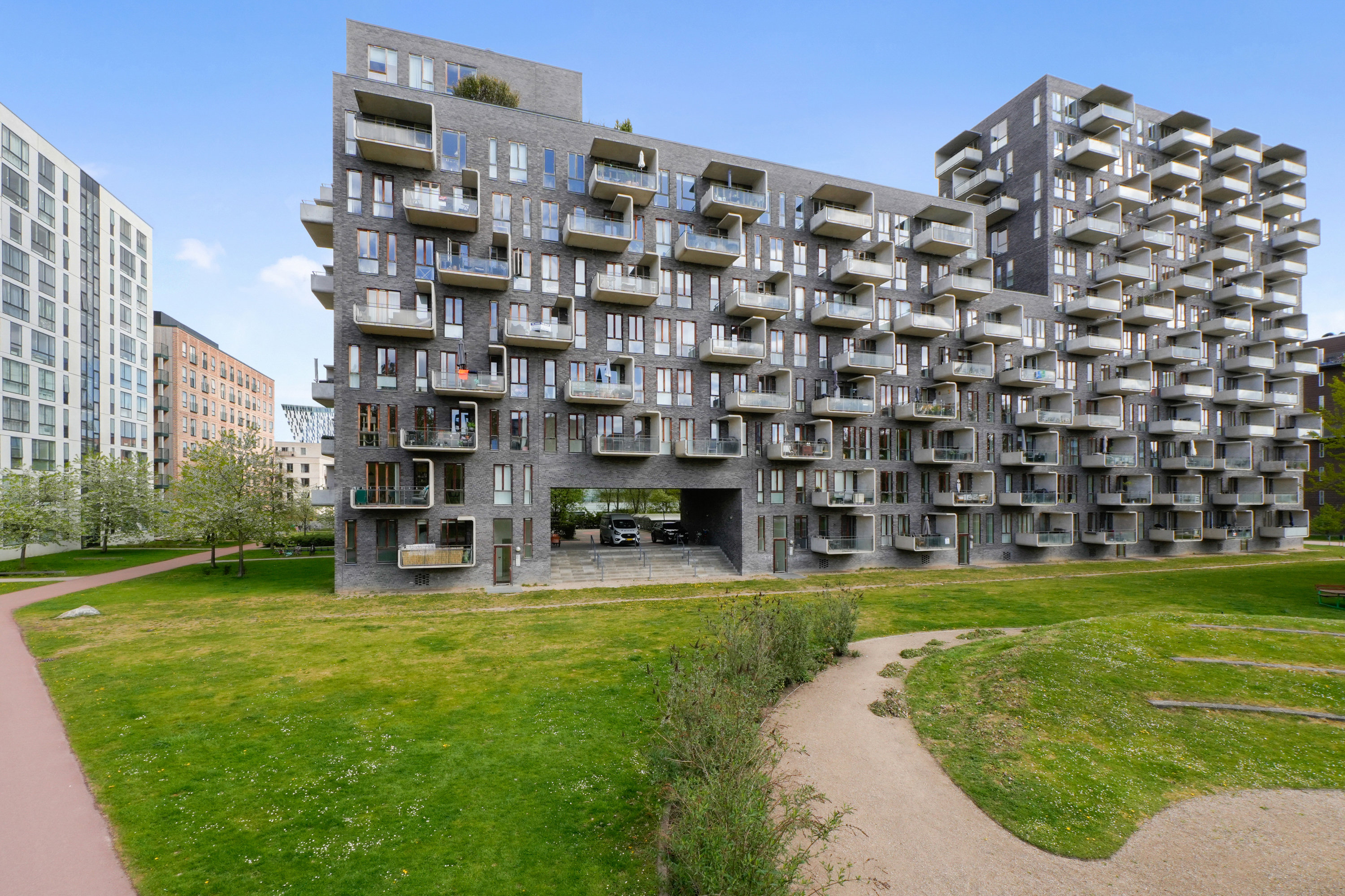 Fremhævet gårdmiljø billede i fuldskærmstilstand. Billede af C.F. Møllers Allé 62, 4. tv., 2300 København S