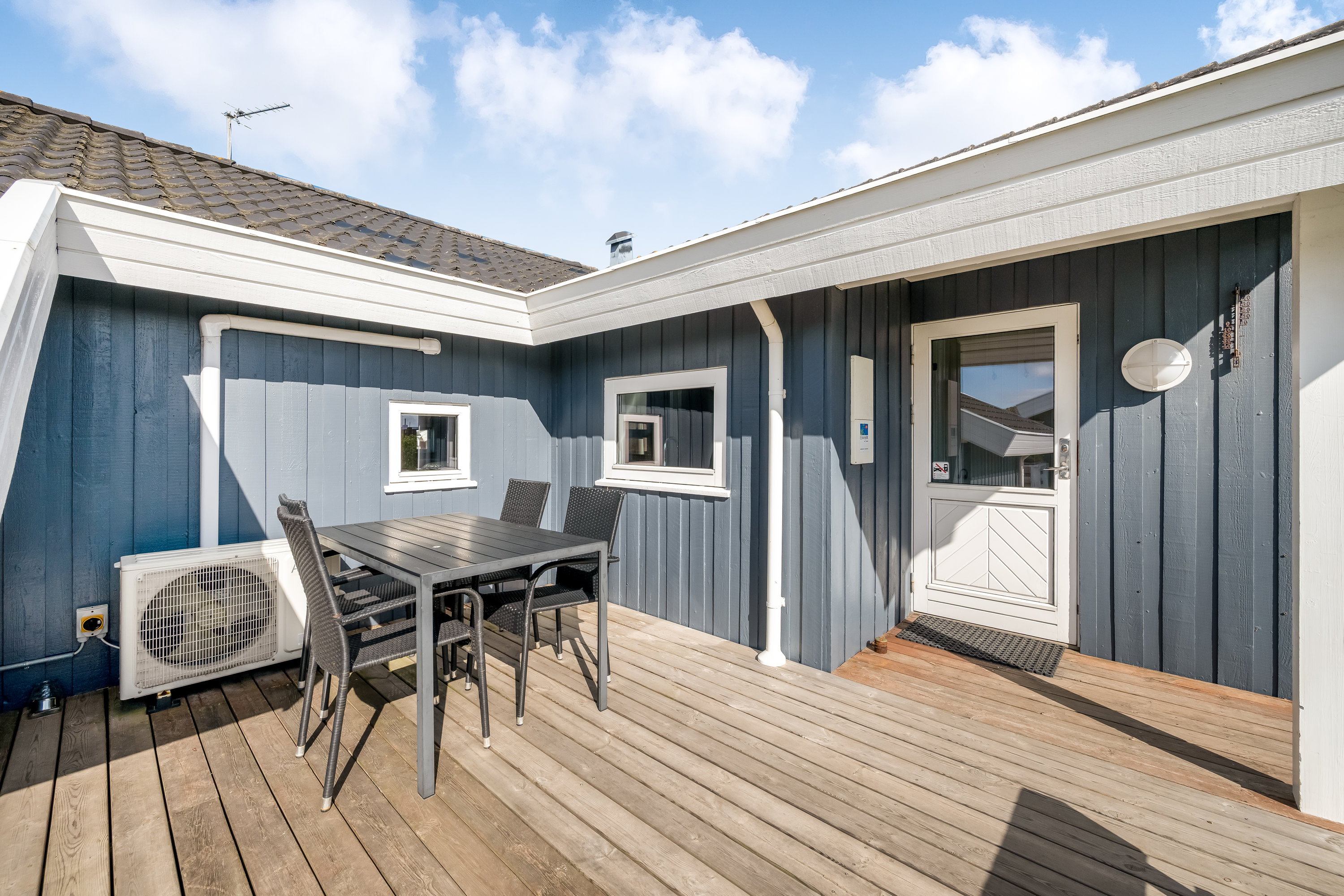 Fremhævet terrasse billede i fuldskærmstilstand. Billede af Bjerregårdsvej 233, Bjerregaard, 6960 Hvide Sande
