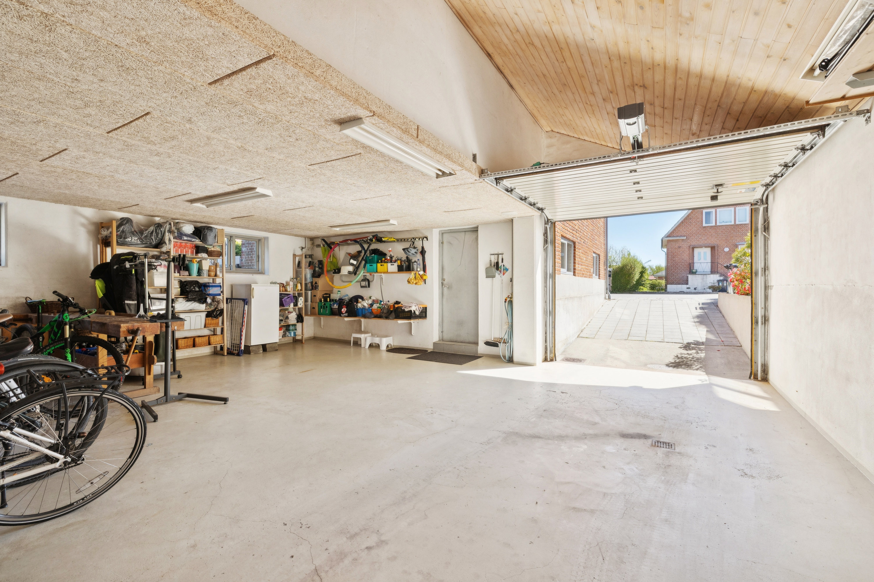 Fremhævet garage billede i fuldskærmstilstand. Billede af Jernbanegade 81, 9560 Hadsund