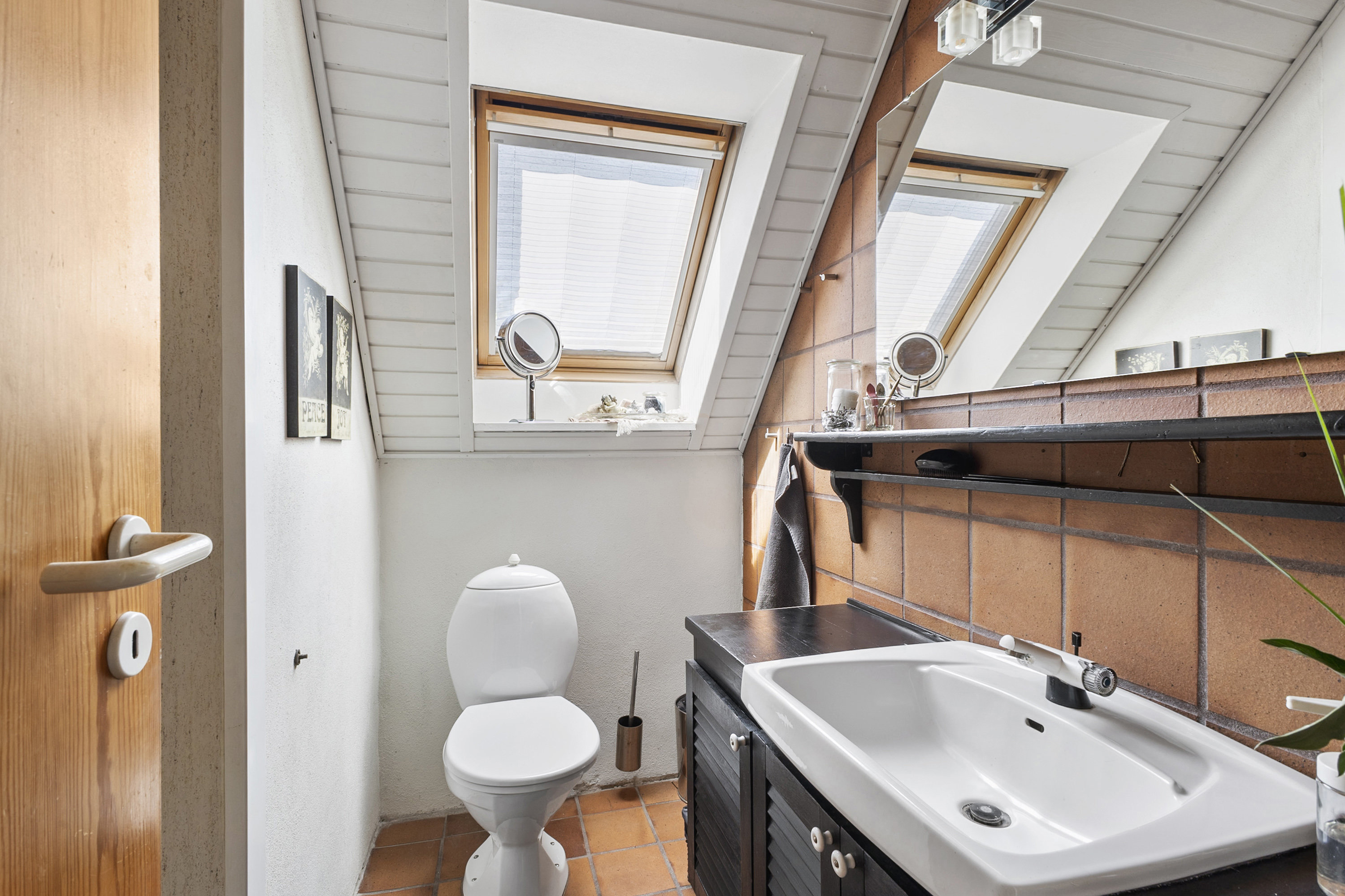 Fremhævet toilet billede i fuldskærmstilstand. Billede af Snoghøjvej 8, Snoghøj, 7000 Fredericia