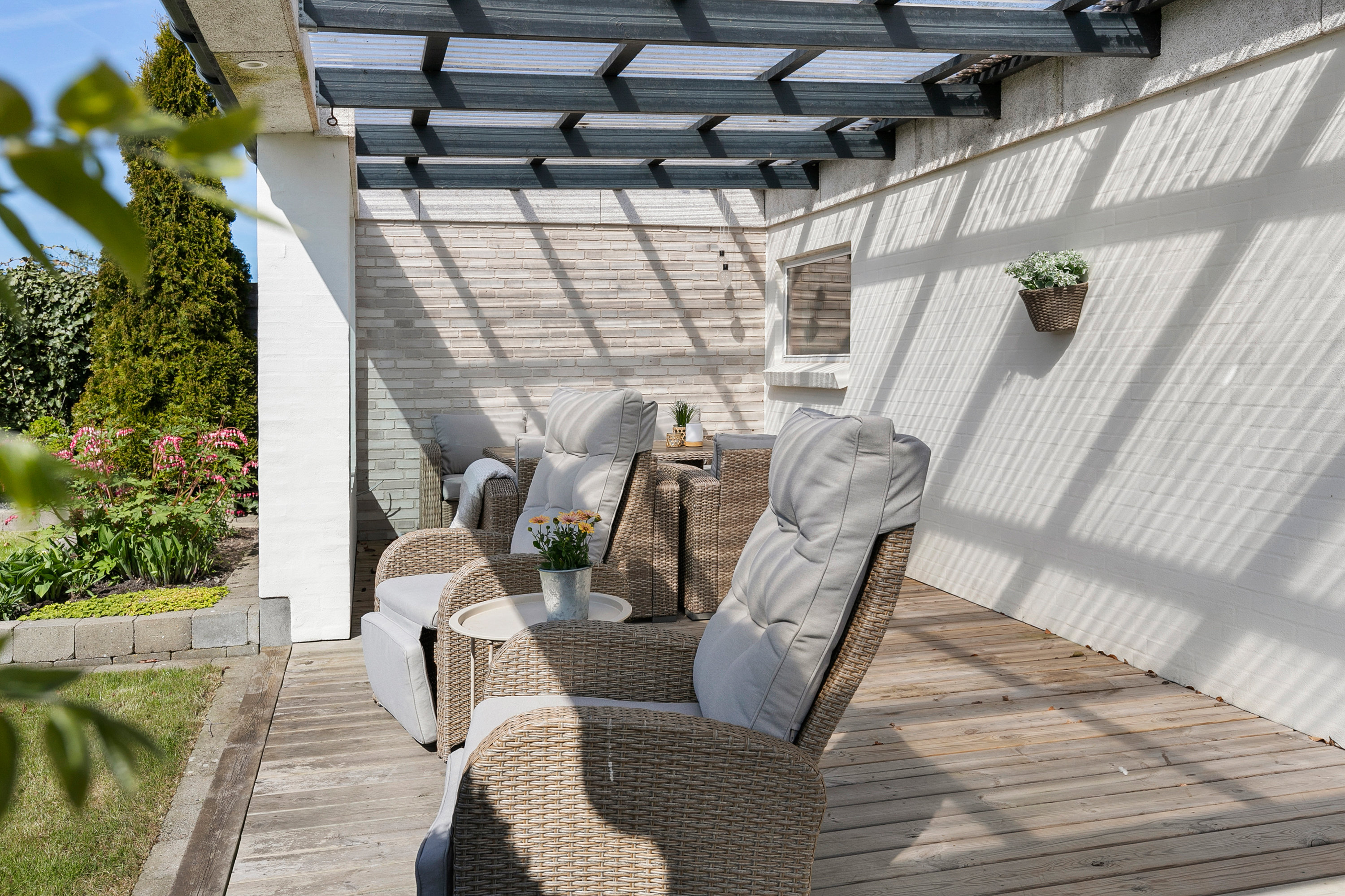 Fremhævet overdækket terrasse billede i fuldskærmstilstand. Billede af Jernbanegade 8, Kaas, 9490 Pandrup