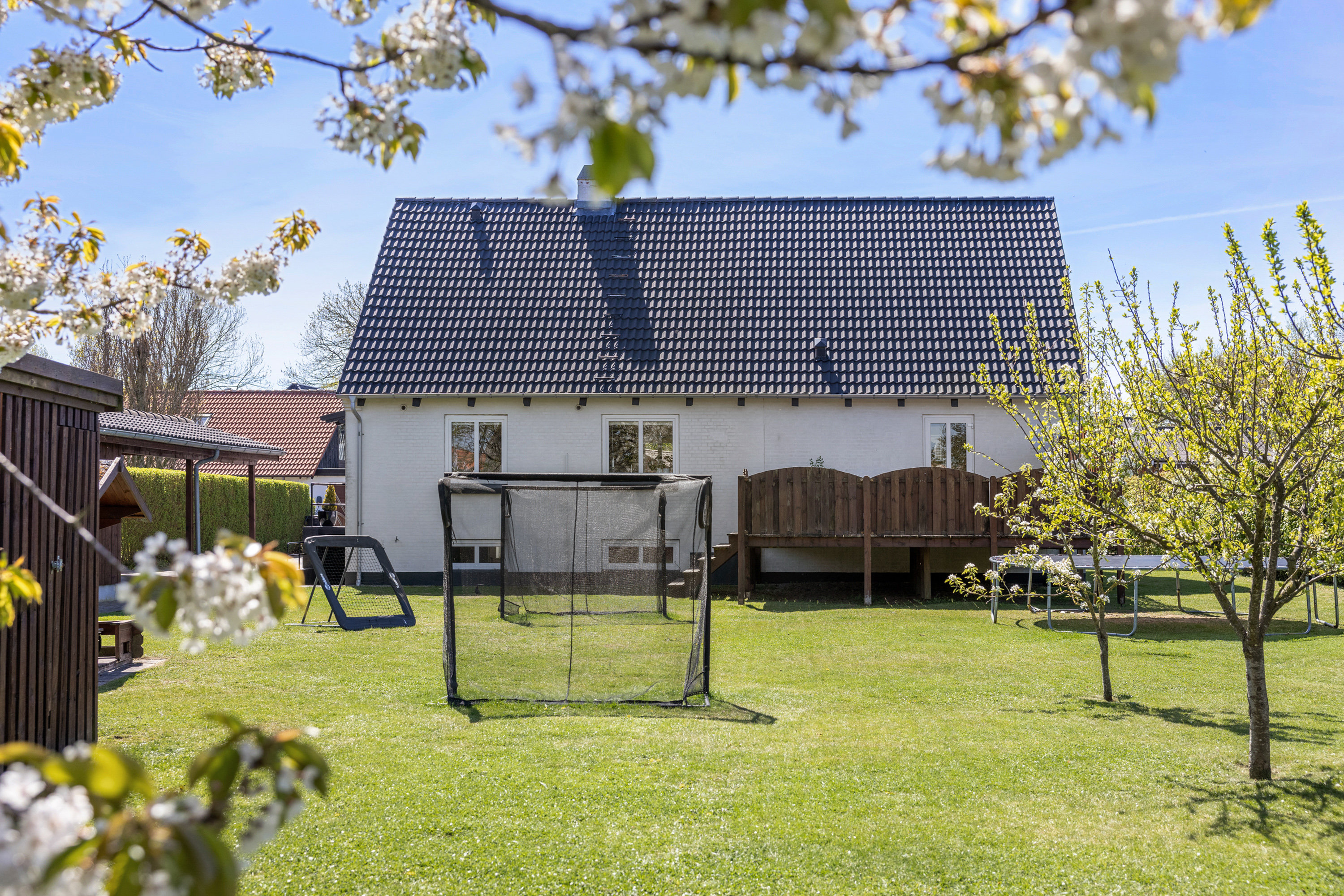 Fremhævet facade billede i fuldskærmstilstand. Billede af Tujavej 2, Ø. Brønderslev, 9700 Brønderslev